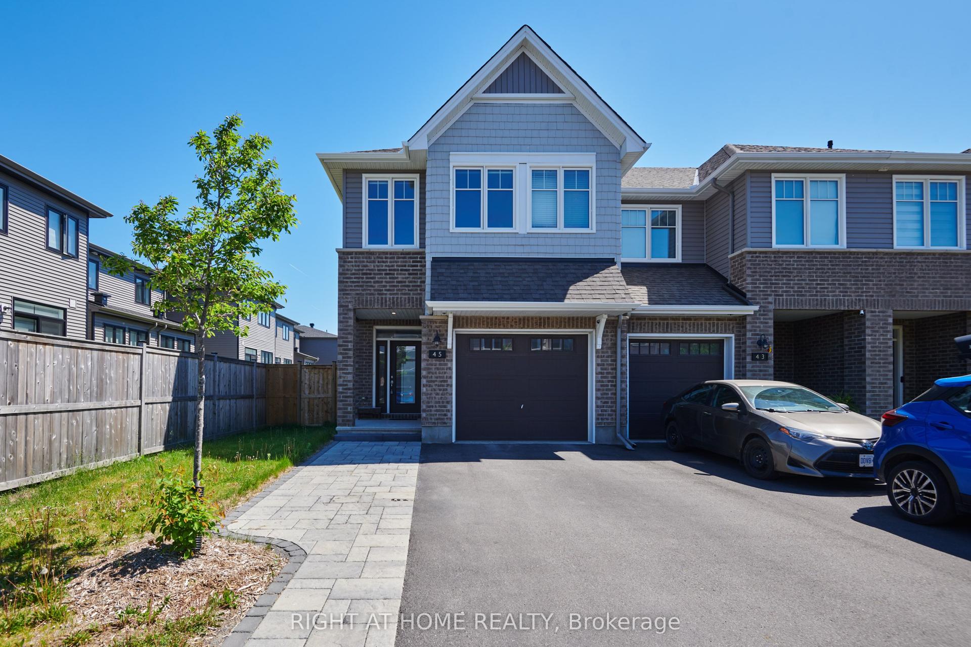45 Mandevilla Crescent — photo 1