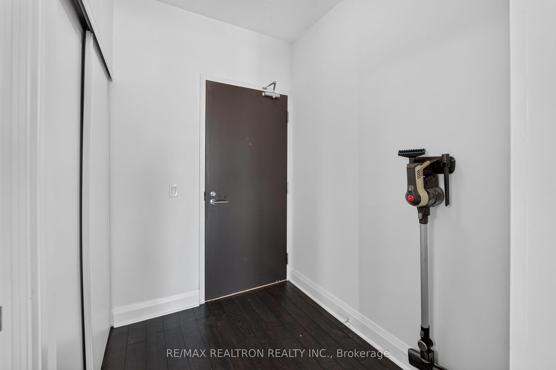 17 Zorra Street 605 #605, Toronto — Condo for lease, photo 1
