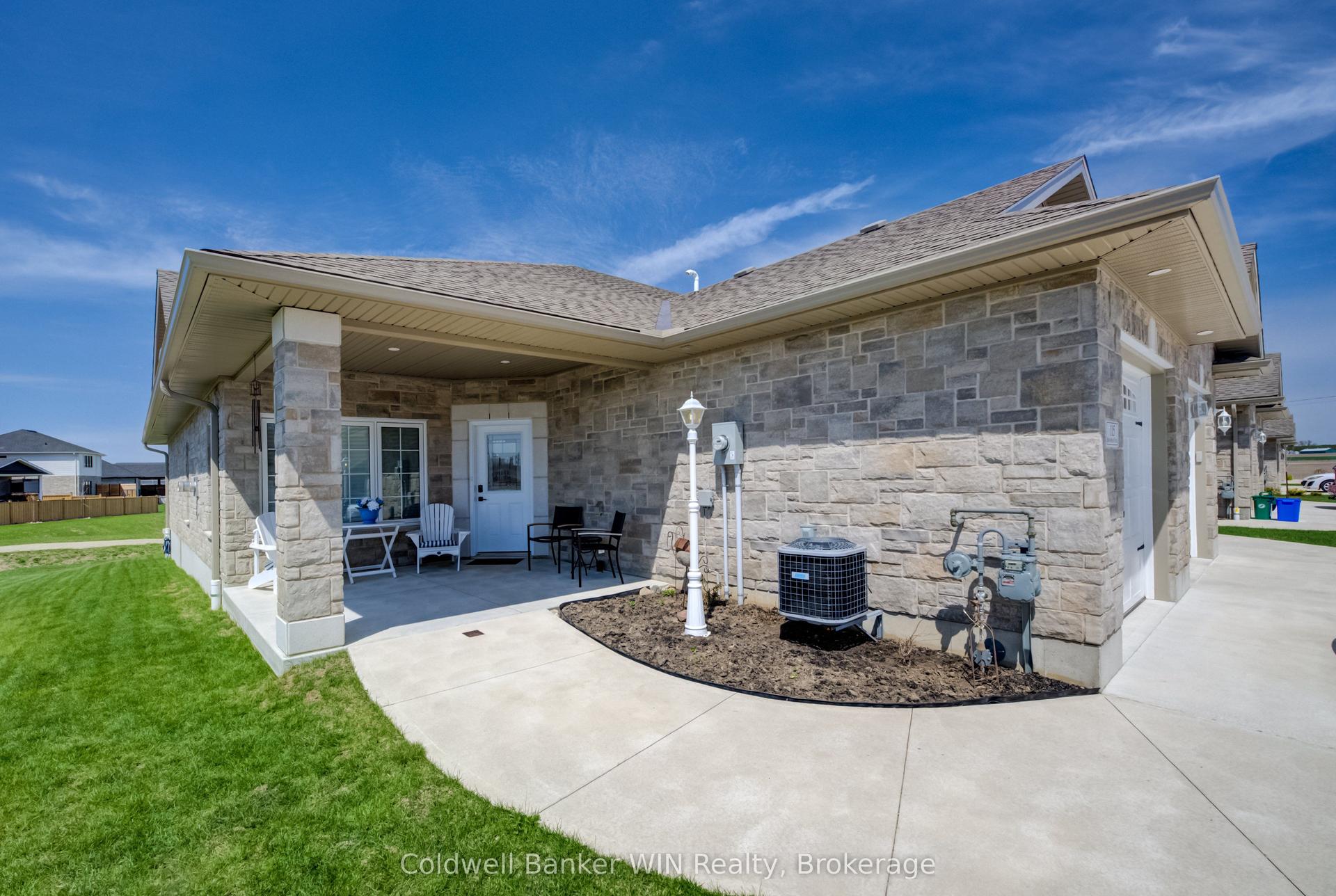 115 Broomer Crescent — photo 1