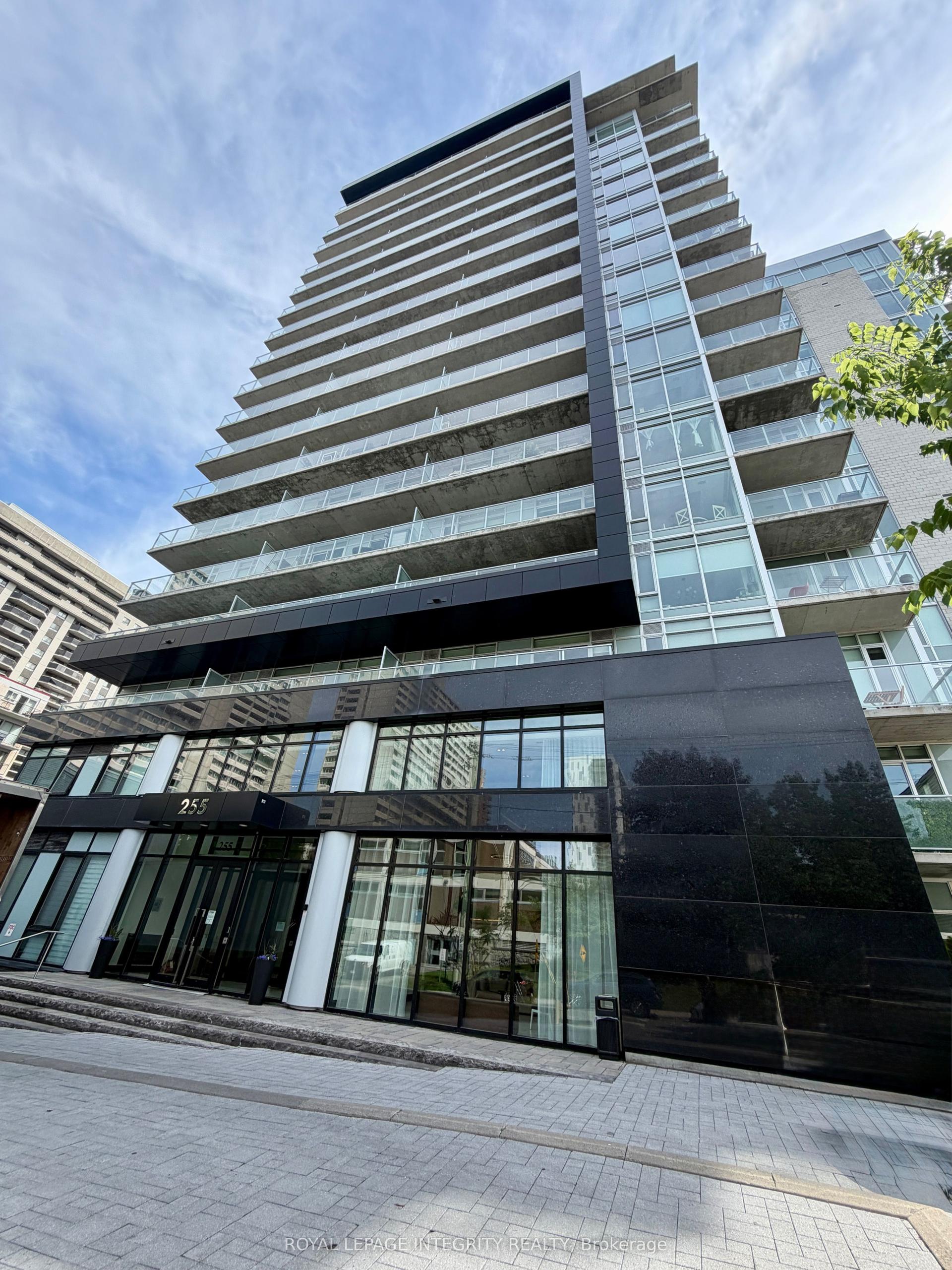 255 Bay Street 910 #910 — photo 1