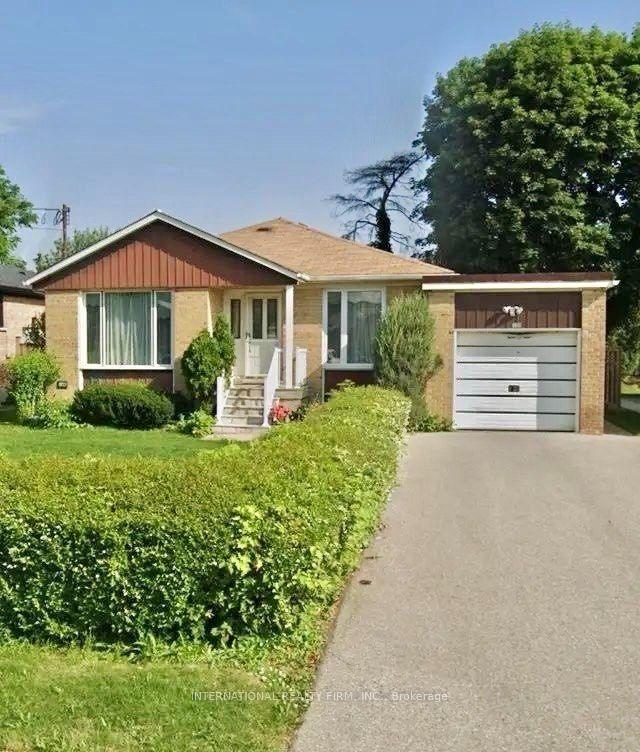 198 Waterloo Avenue, Toronto — Detached for sale, photo 1