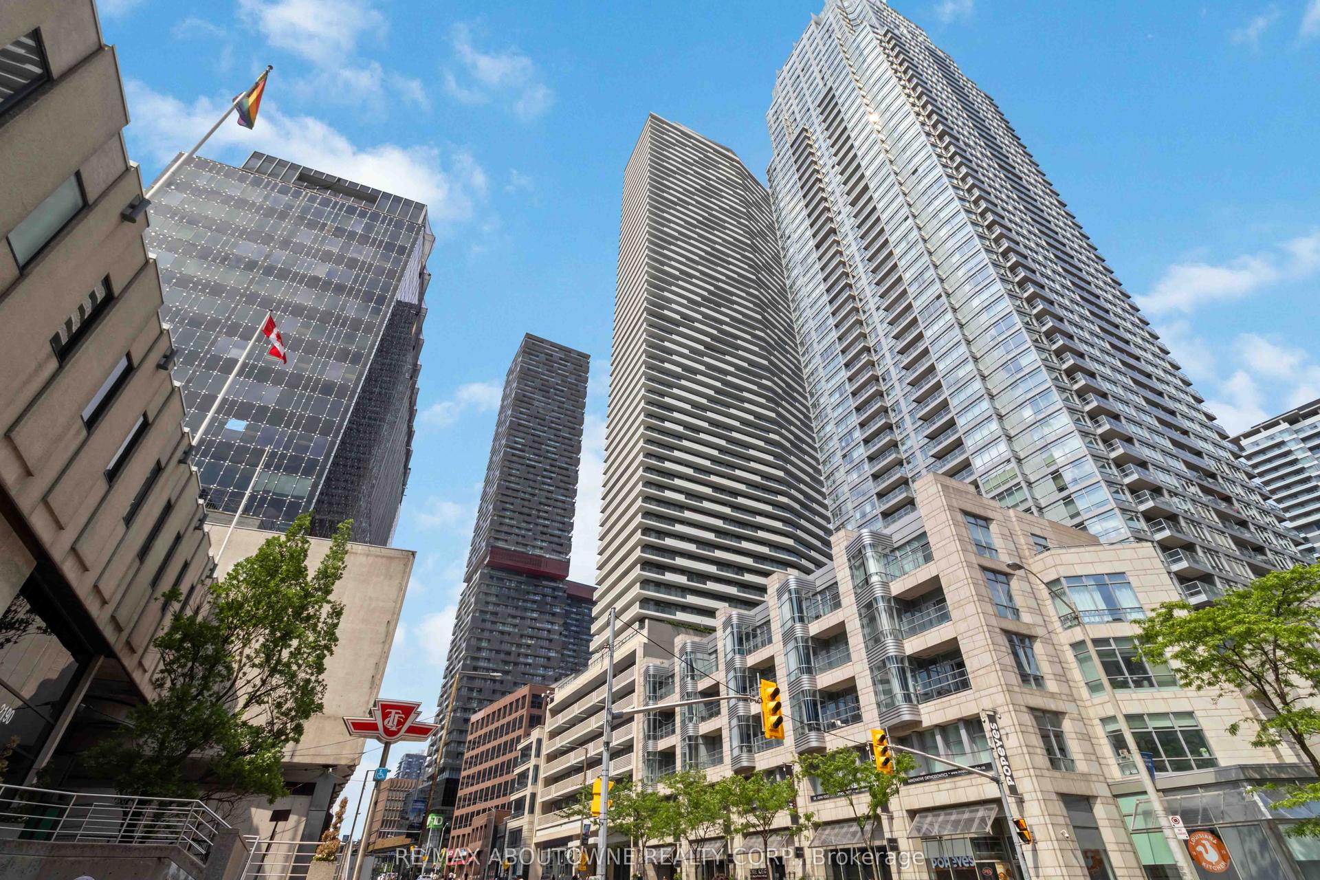 2221 Yonge Street 2607 #2607 — photo 1