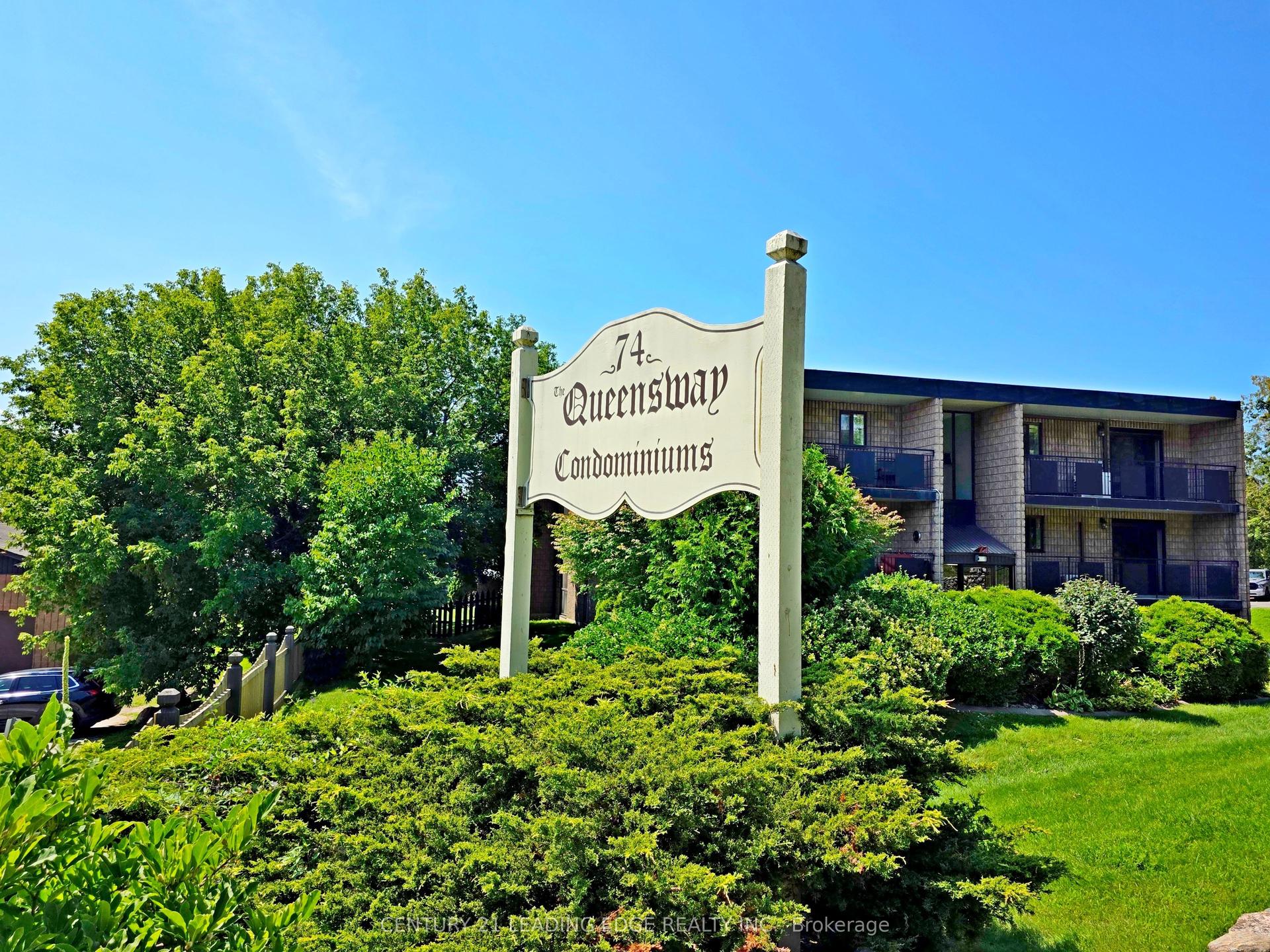 74 The Queensway S 206 #206, Georgina — Condo for sale, photo 1
