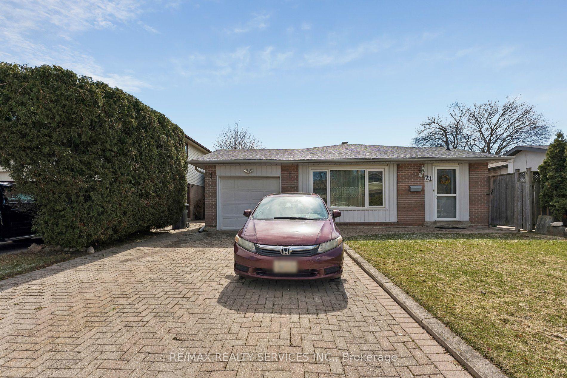 21 Willis Drive — photo 1