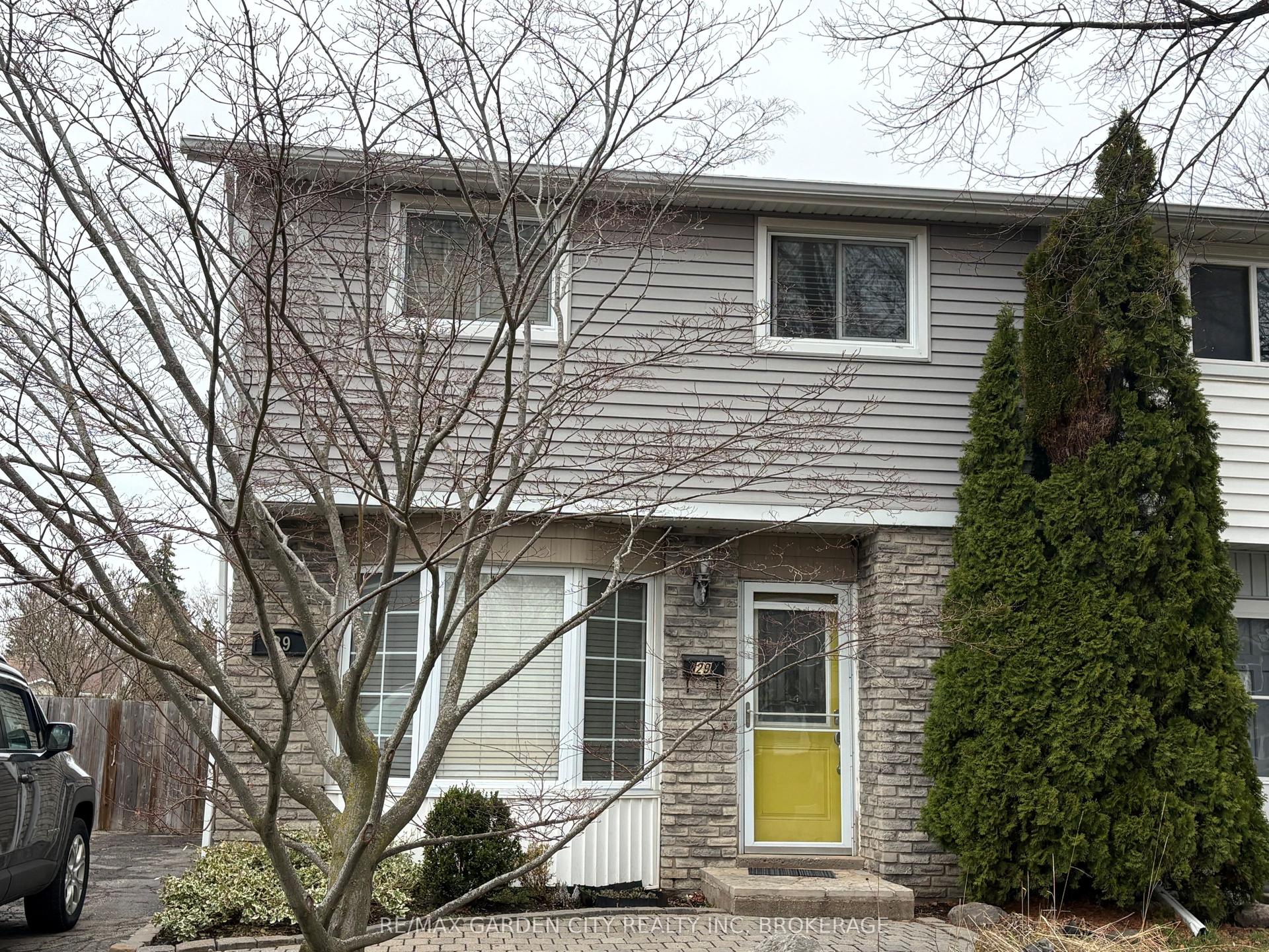 29 ST. HILDA'S Court — photo 1