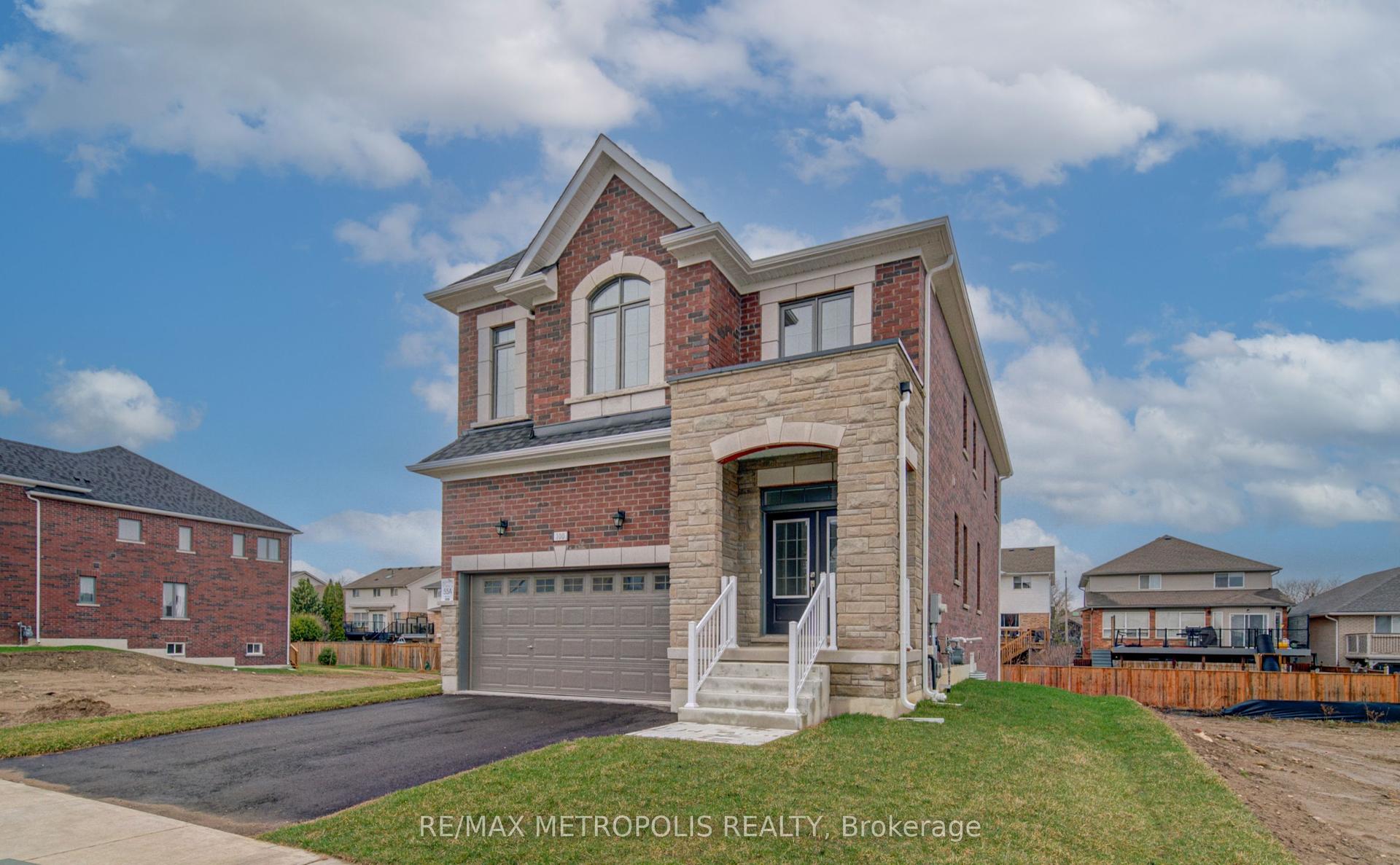 100 Moss Drive — photo 1