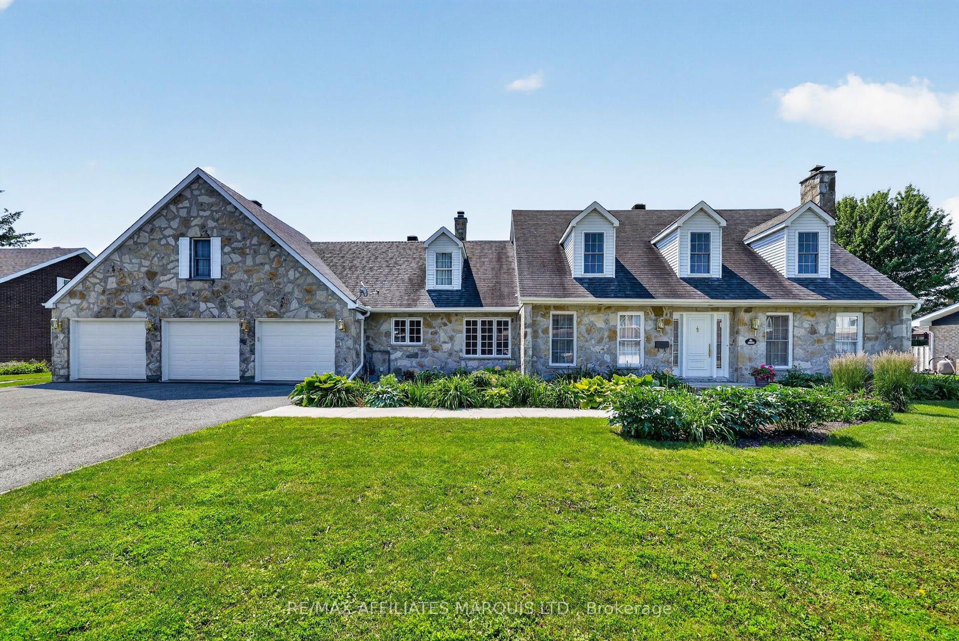 1920 Belvedere Crescent, Cornwall — Detached for sale, photo 1