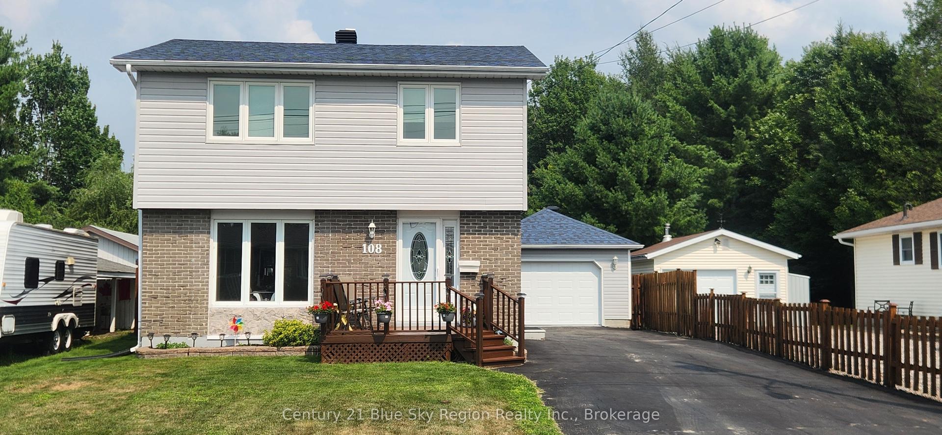 108 Tweedsmuir Drive — photo 1