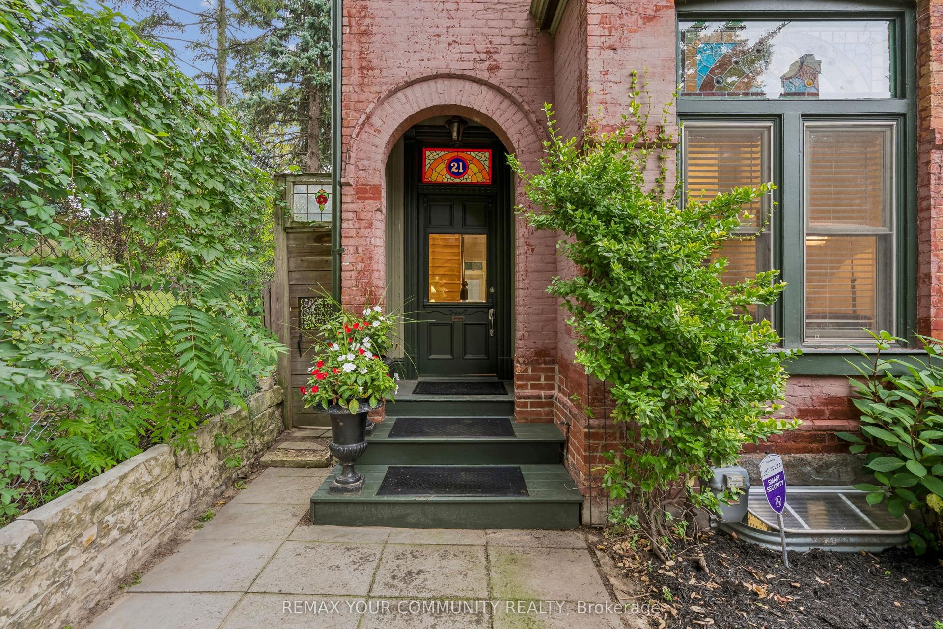 21 Laurier Avenue E, Toronto — Townhouse for sale, photo 1