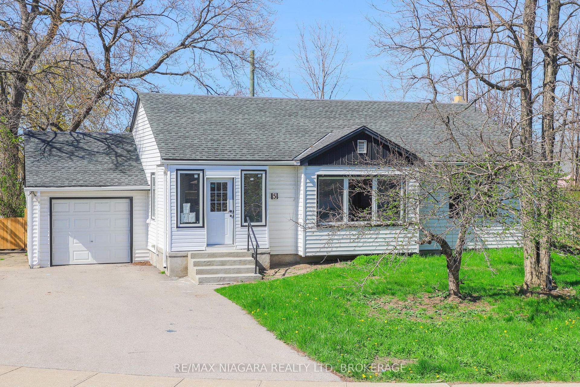 5 Meadowvale Drive — photo 1