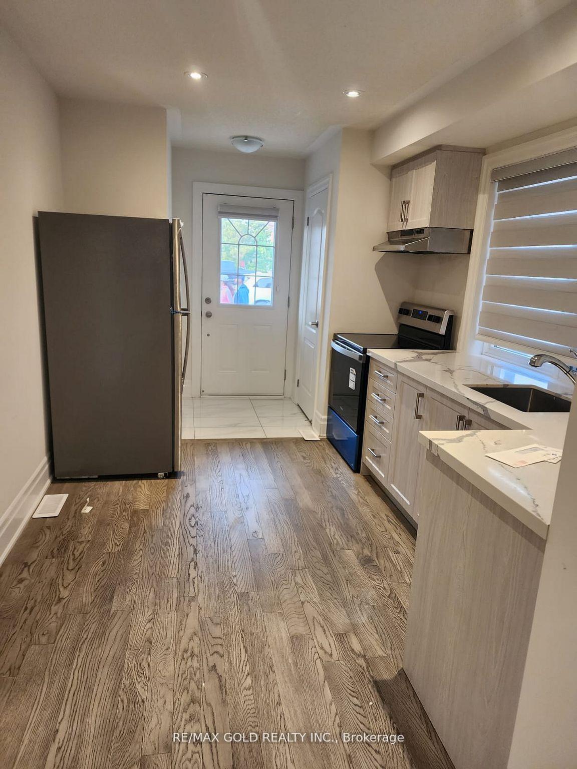 17 Hashmi Place Main Floor #Main Floor — photo 1