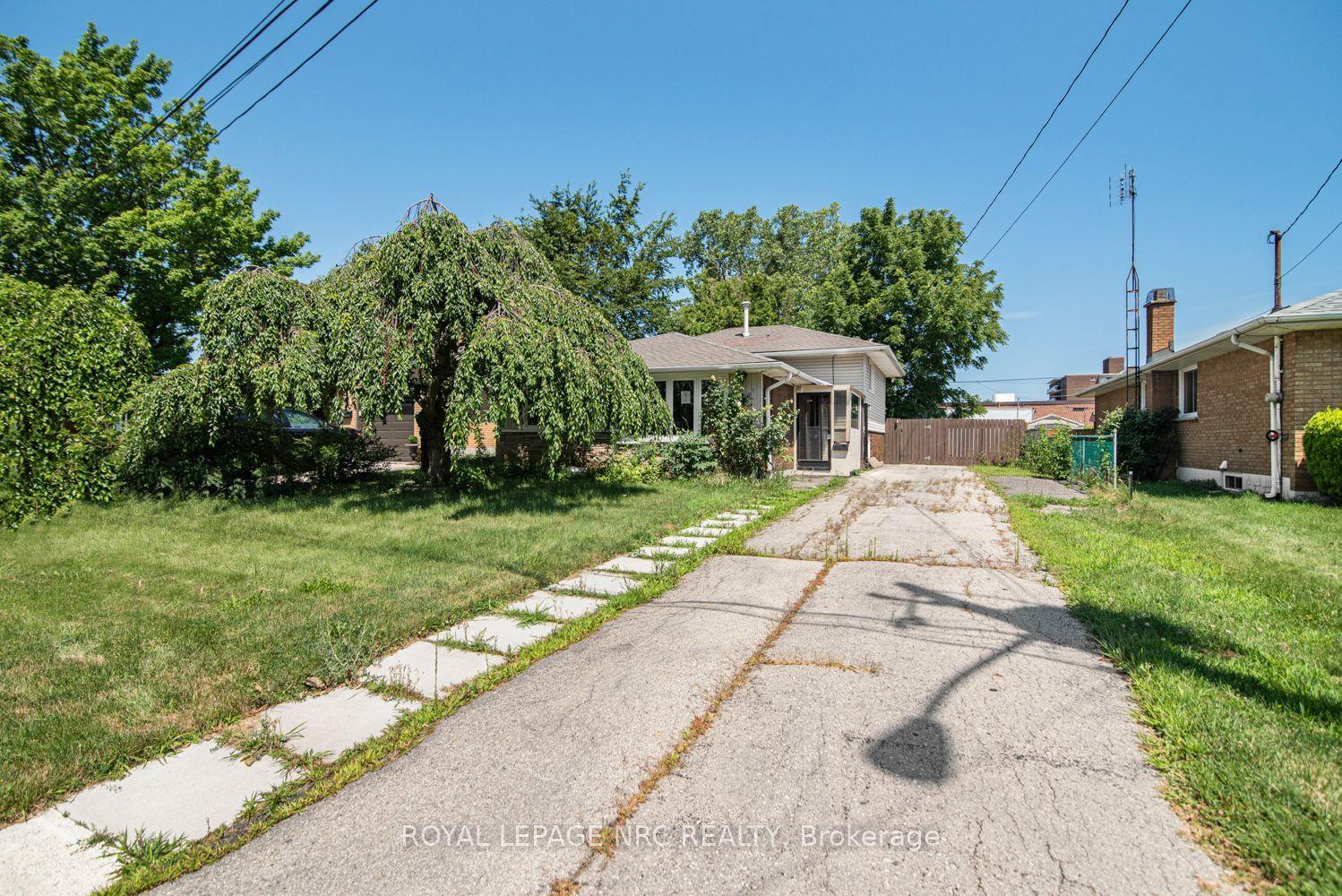 100 Mountain Avenue N, Hamilton — Detached for sale, photo 1