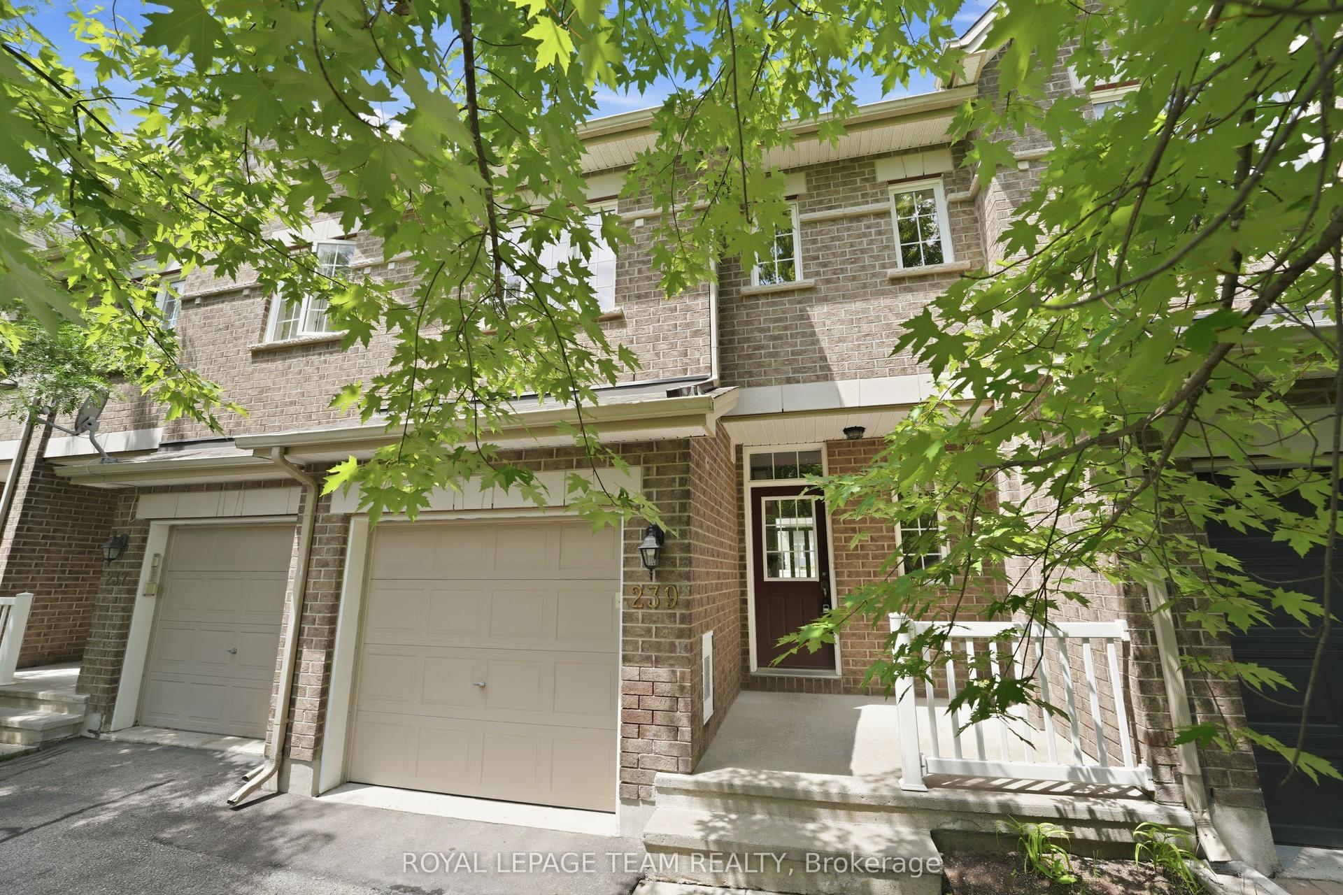 239 Tandalee Crescent, Kanata — Townhouse for sale, photo 1