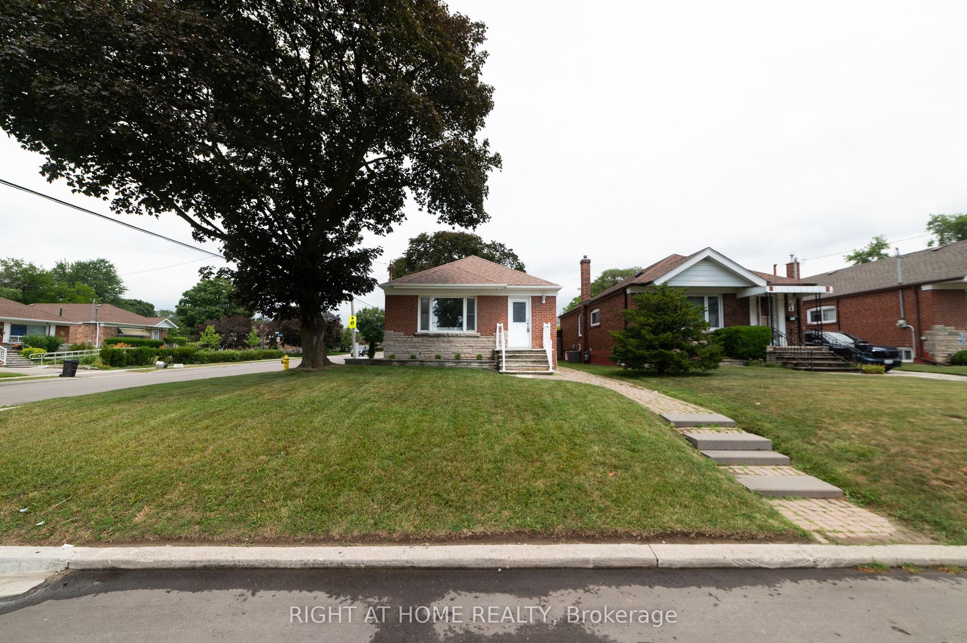 2 Midholm Drive, Toronto — Detached for sale, photo 1