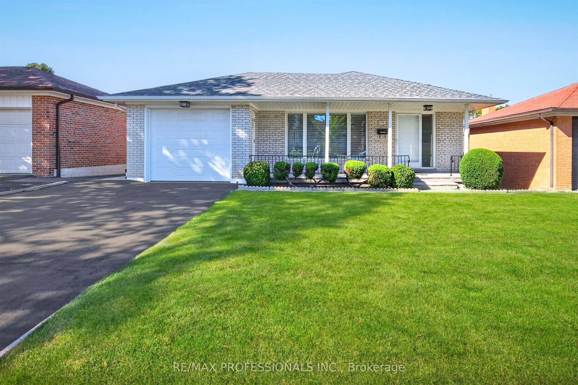 302 La Rose Avenue, Toronto — Detached for sale, photo 1