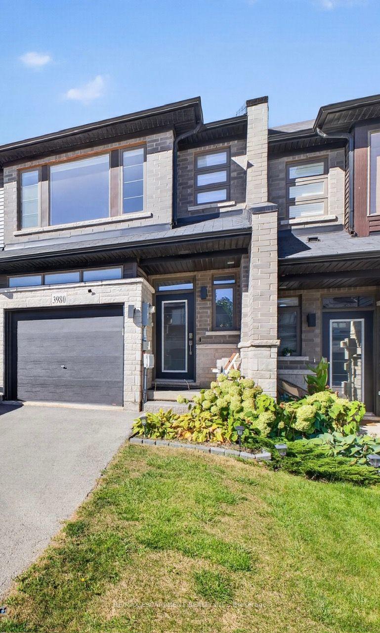 3980 Crown Street, Lincoln — Townhouse for lease, photo 1