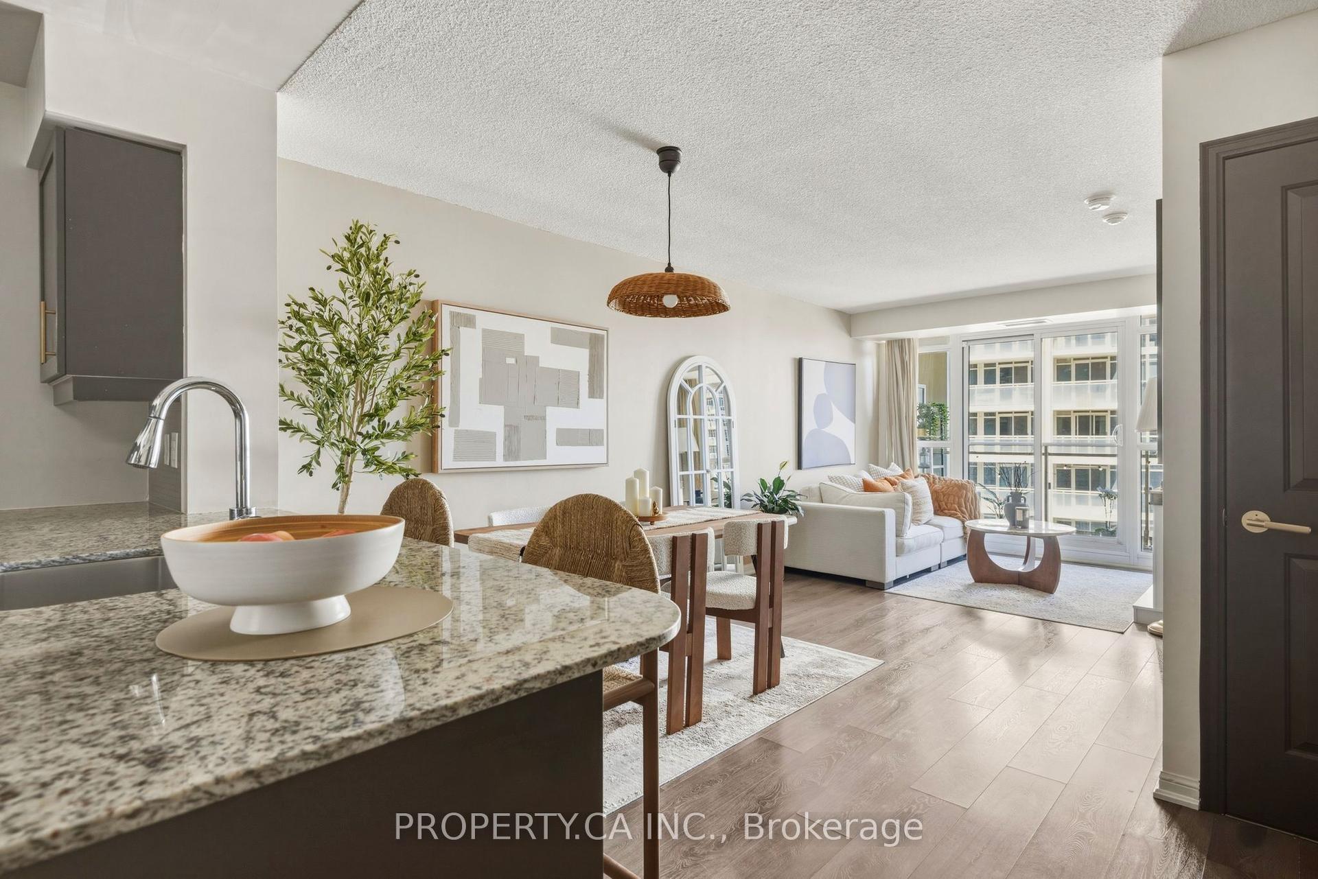 35 Bastion Street 1604 #1604 — photo 1
