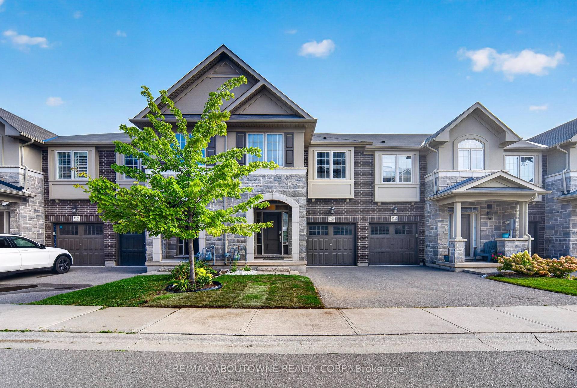 3289 Mockingbird Common, Oakville — Townhouse for lease, photo 1