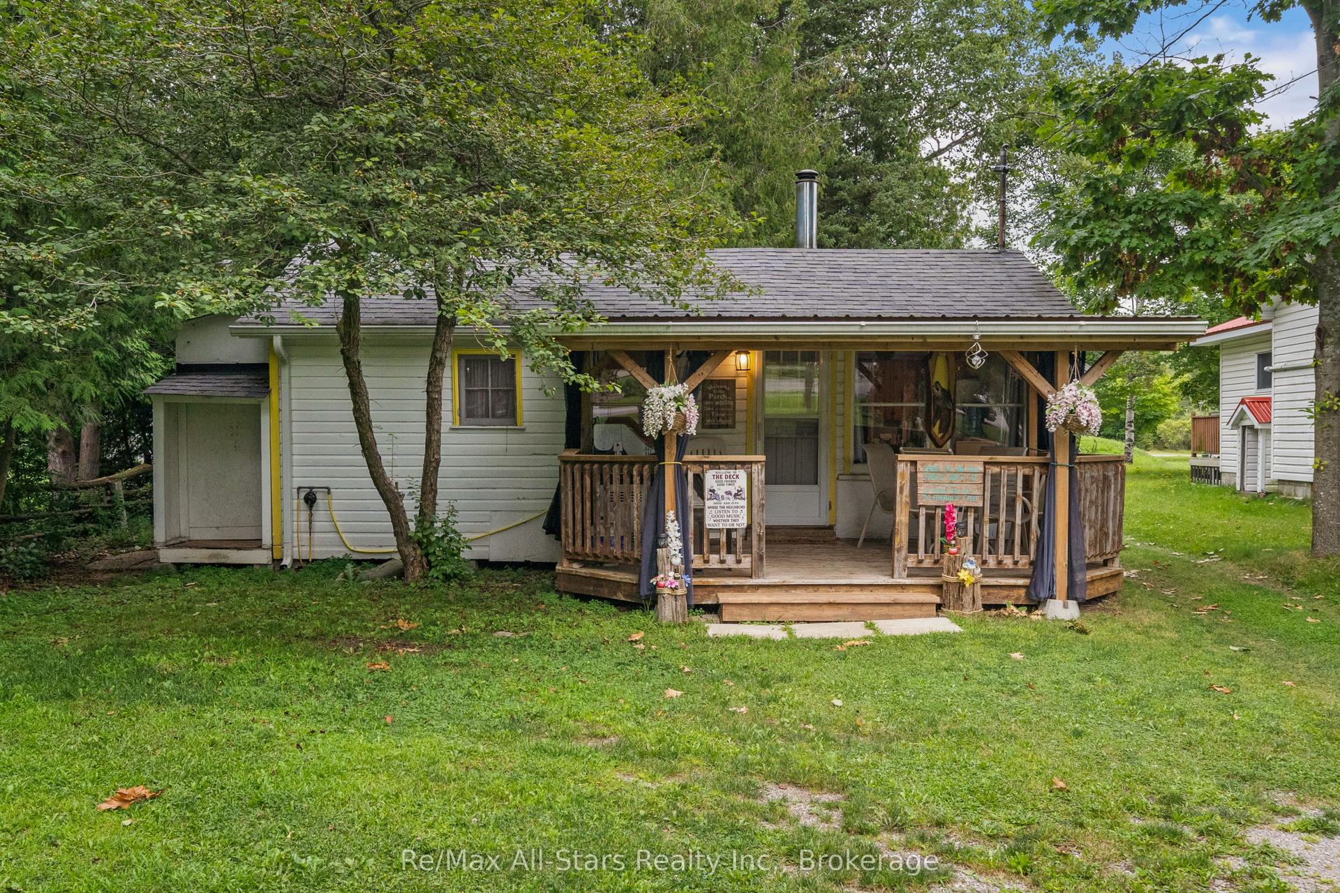93 Sturgeon Glen Road — photo 1
