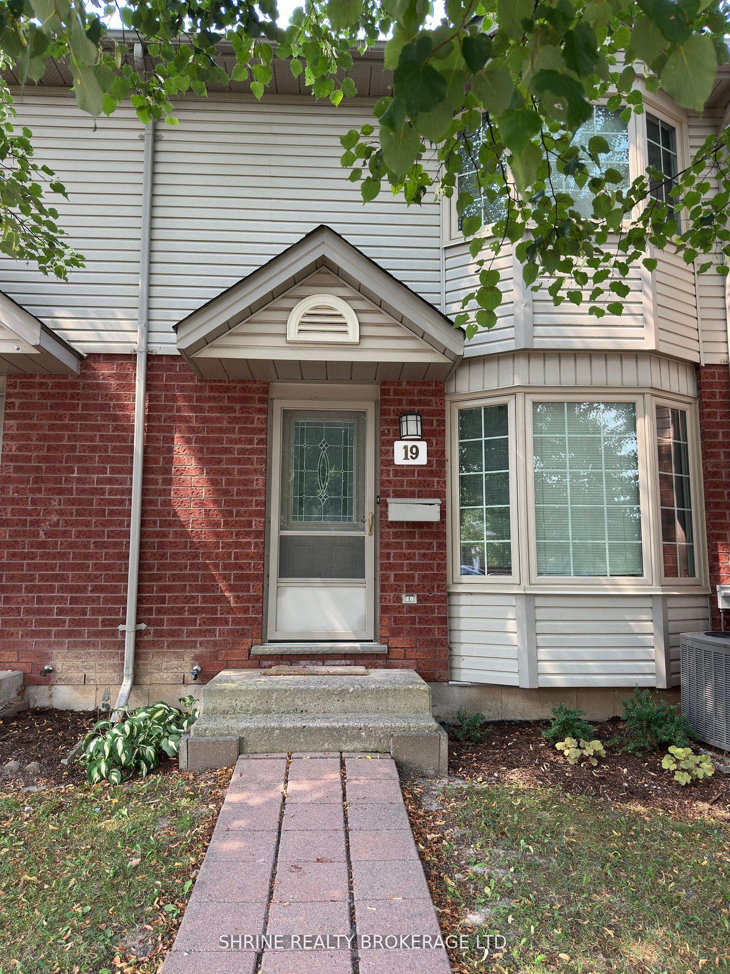70 Chapman Court 19 #19, London North — Condo Town for lease, photo 1