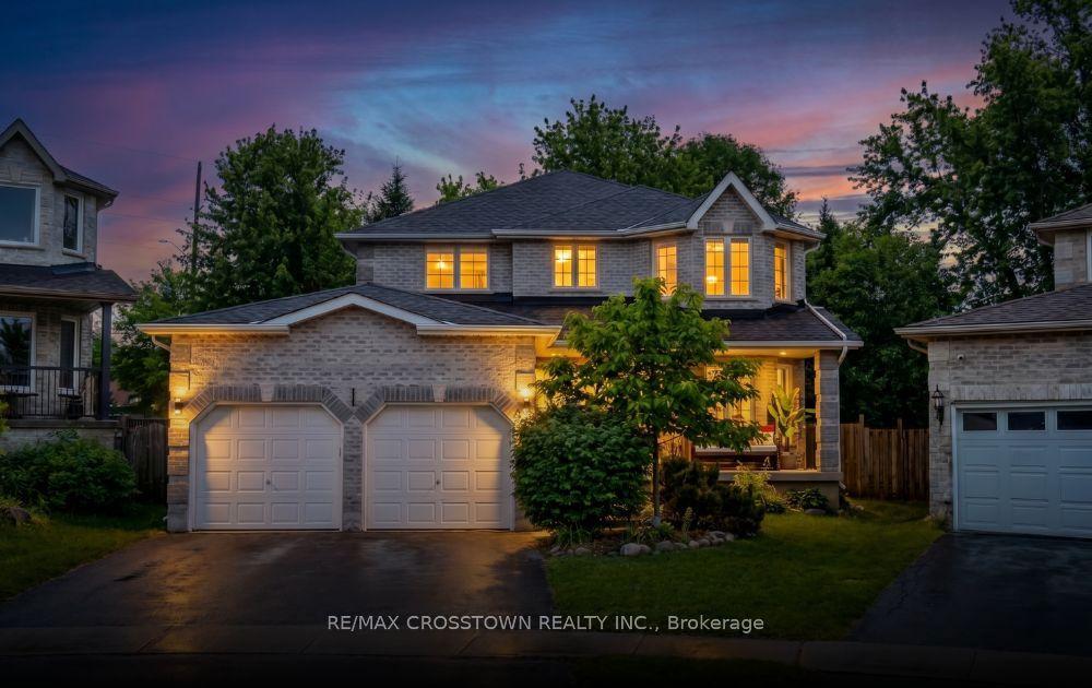 18 Stoneybrook Crescent — photo 1