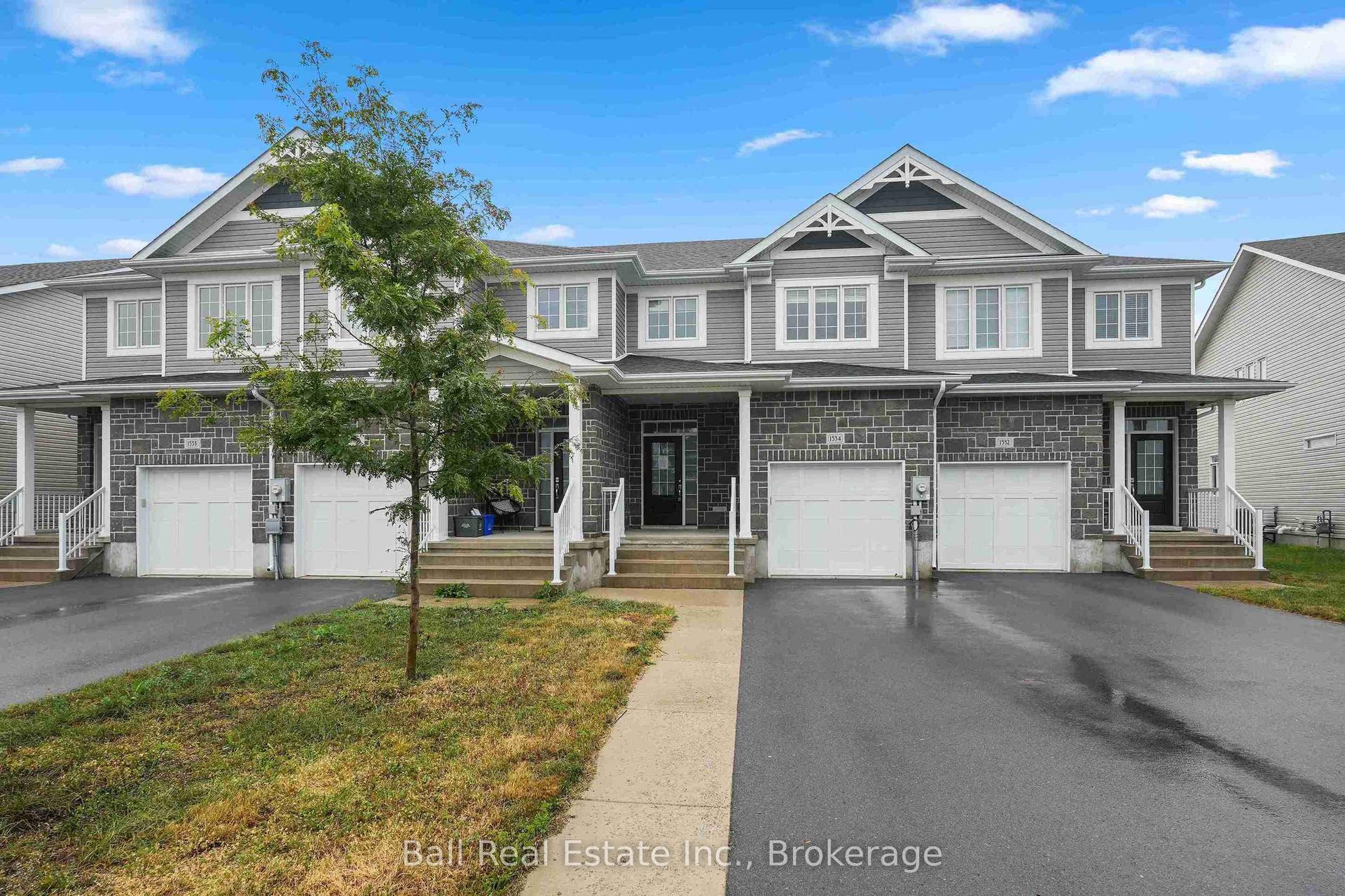 1534 Davenport Crescent, Kingston — Townhouse for sale, photo 1