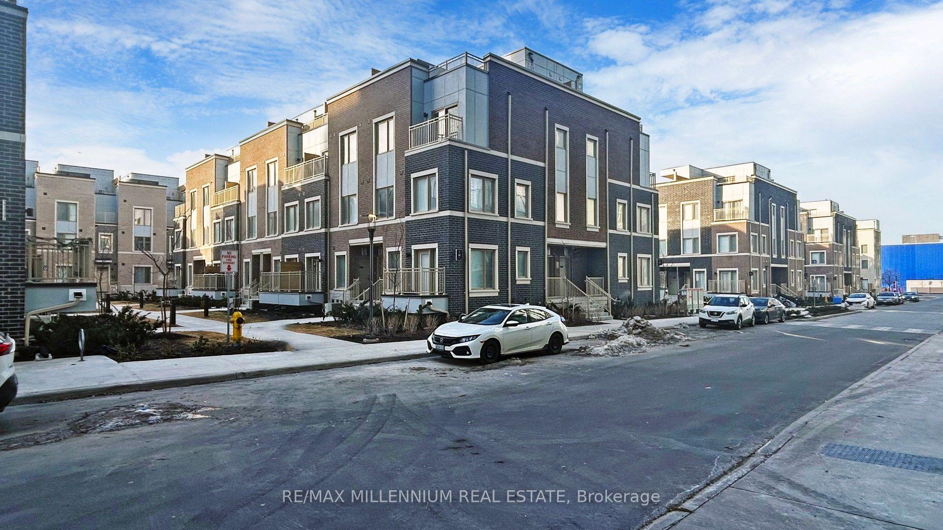 31 Honeycrisp Crescent 64 #64, Vaughan — Condo Town for lease, photo 1