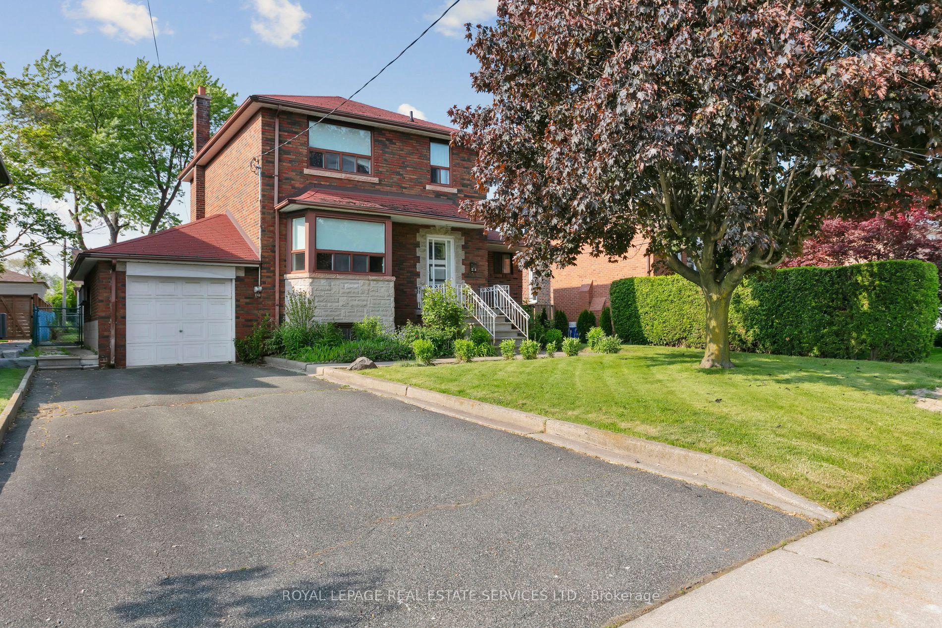 28 Cornelius Parkway — photo 1