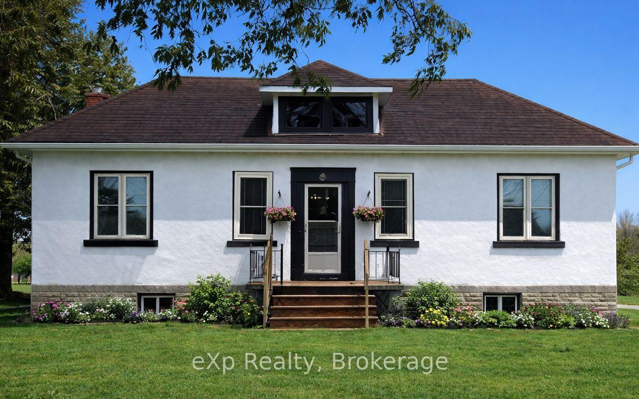 125 Lake Drive — photo 1