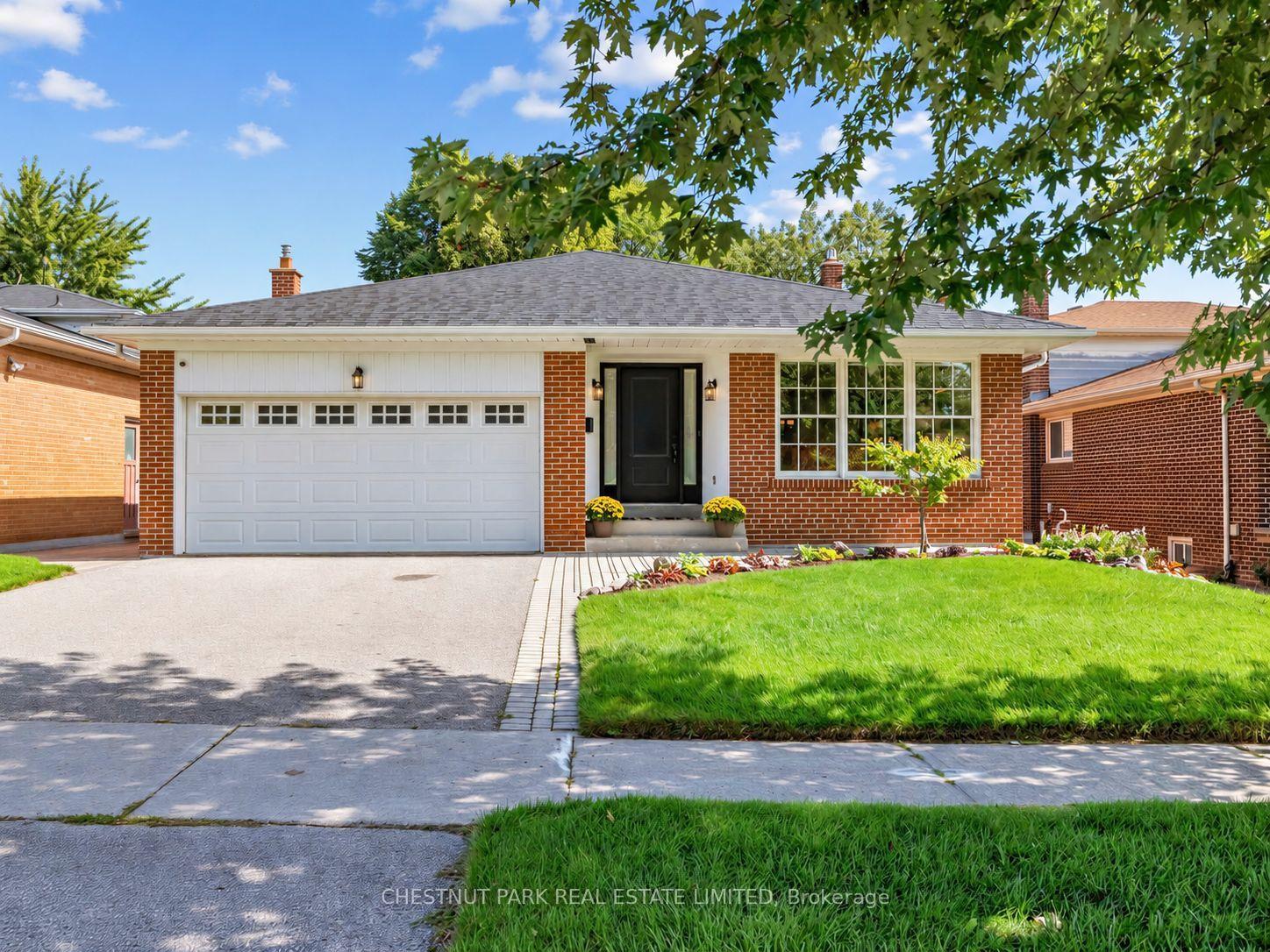 11 Doubletree Road, Toronto — Detached for sale, photo 1