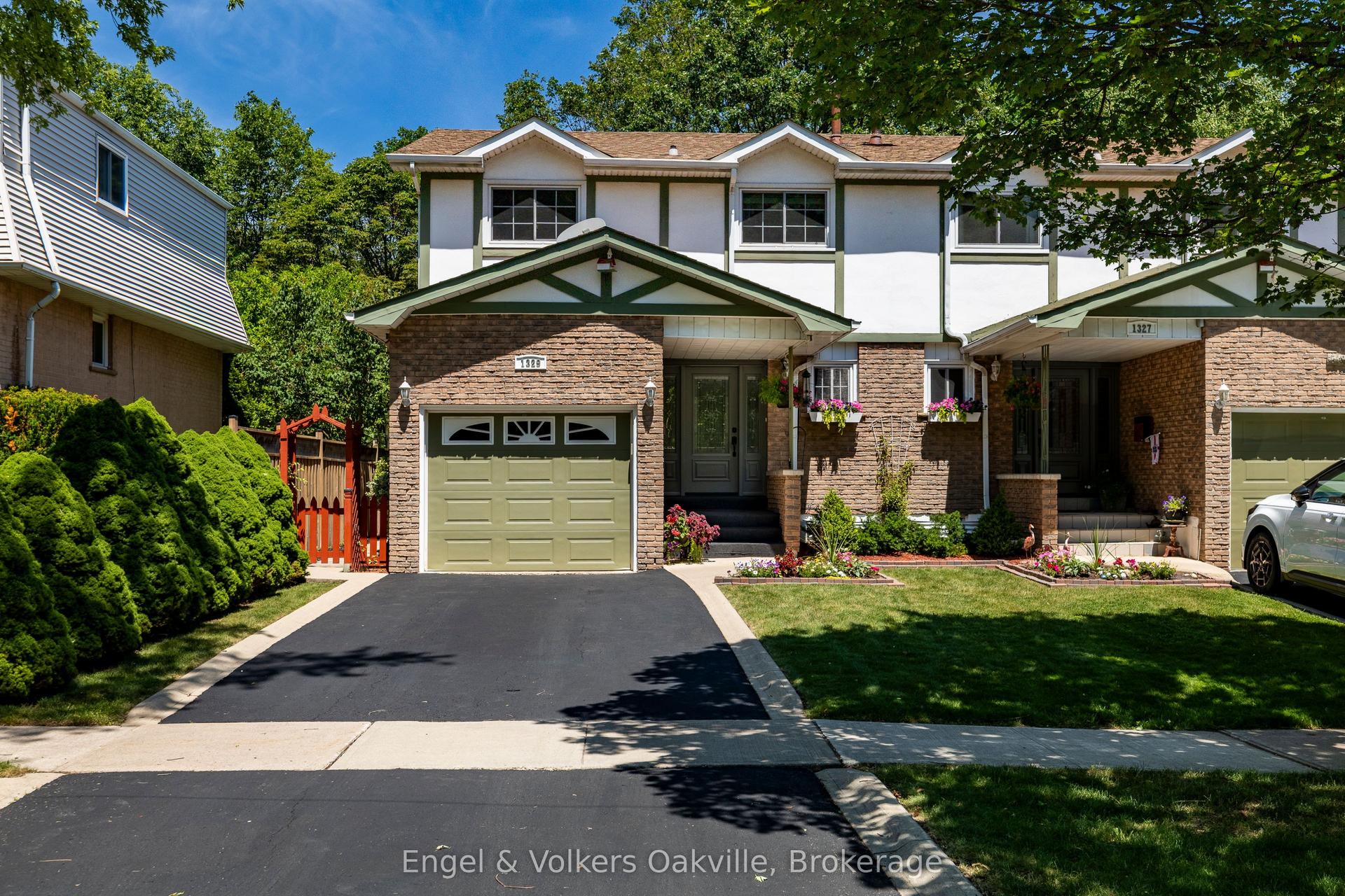 1329 White Oaks Boulevard, Oakville — Semi-Detached for sale, photo 1