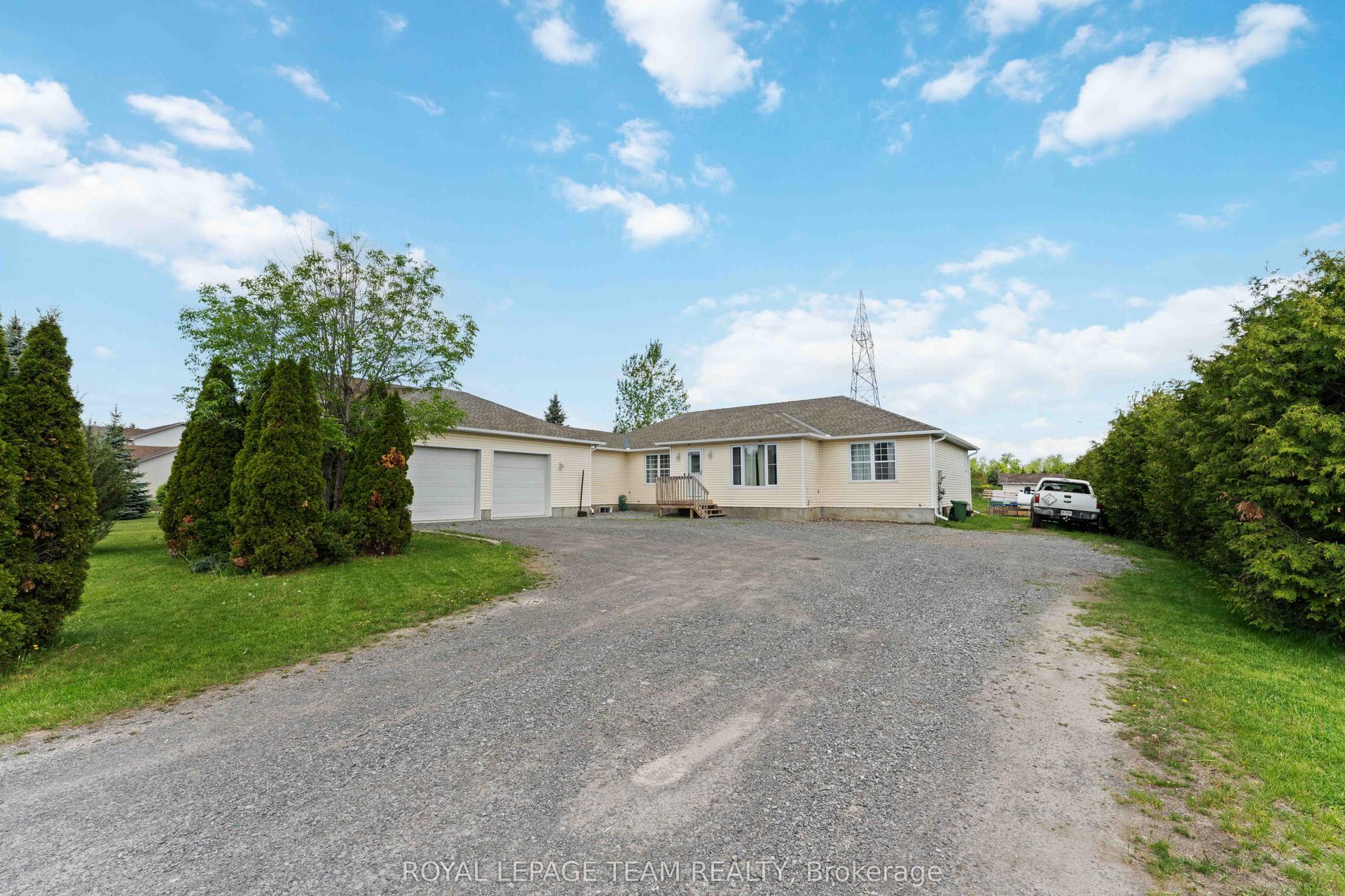 1628 Stanleyfield Crescent — photo 1