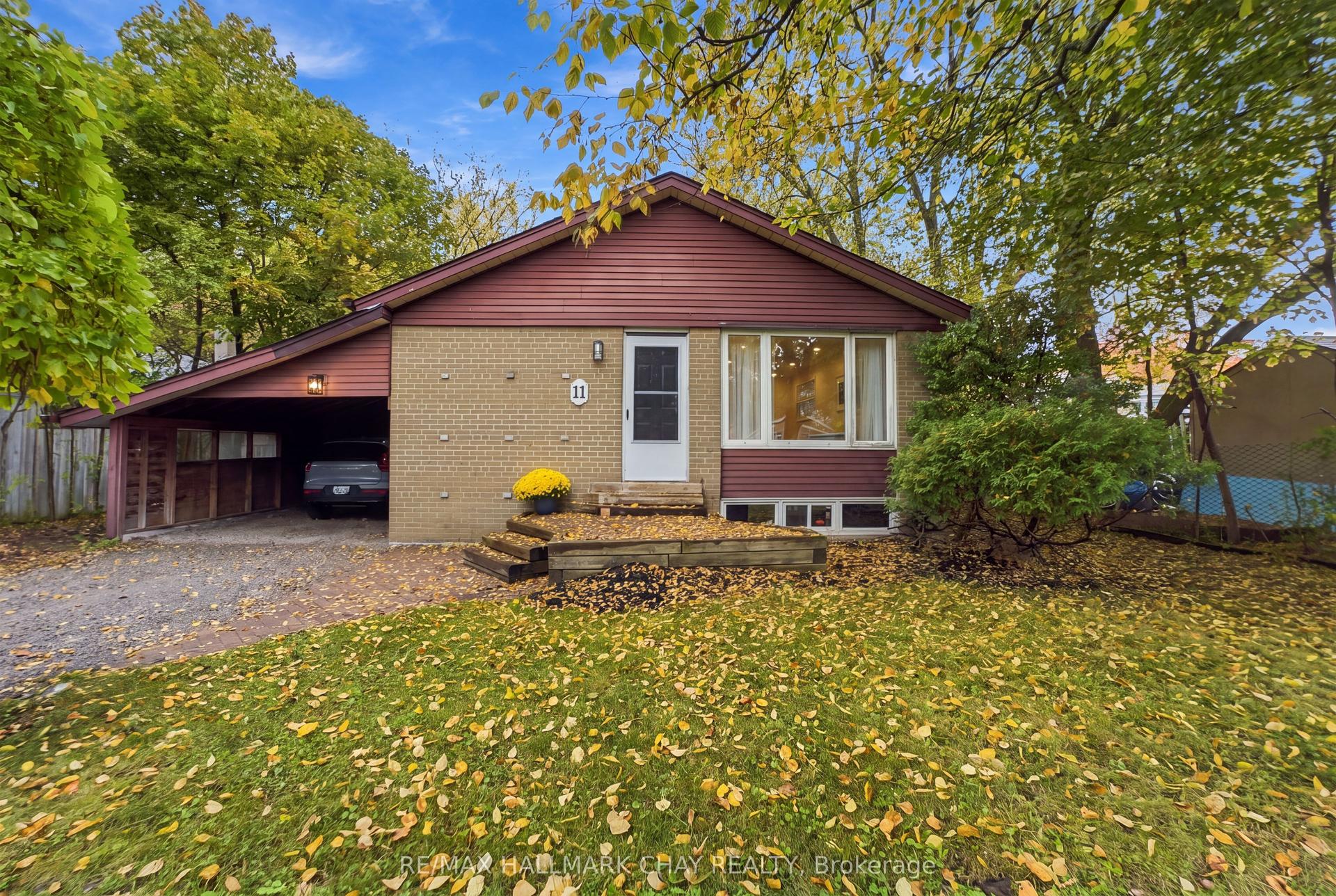 11 Davidson Road, Aurora — Detached for sale, photo 1