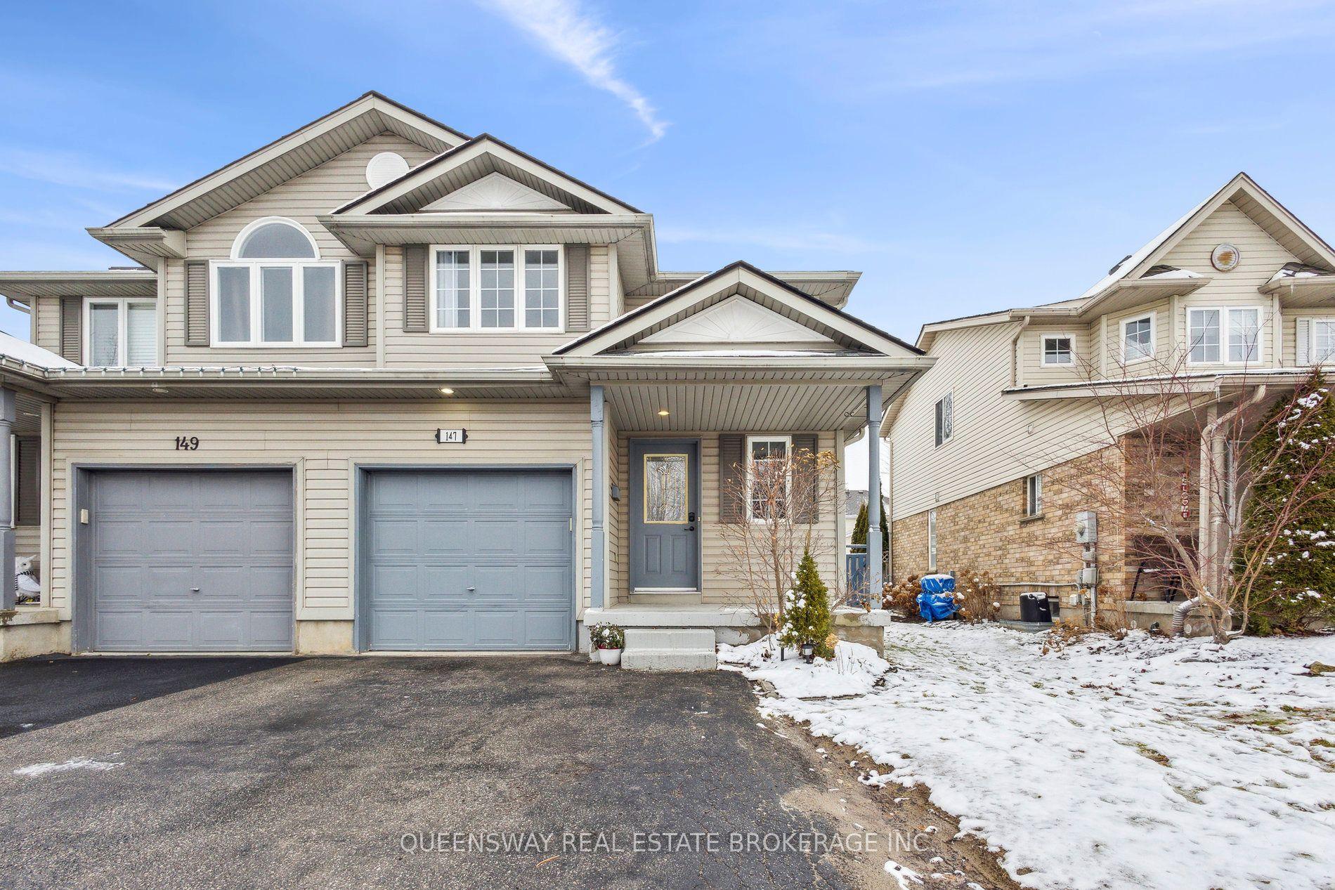 147 Crawford Crescent, Cambridge — Semi-Detached for lease, photo 1