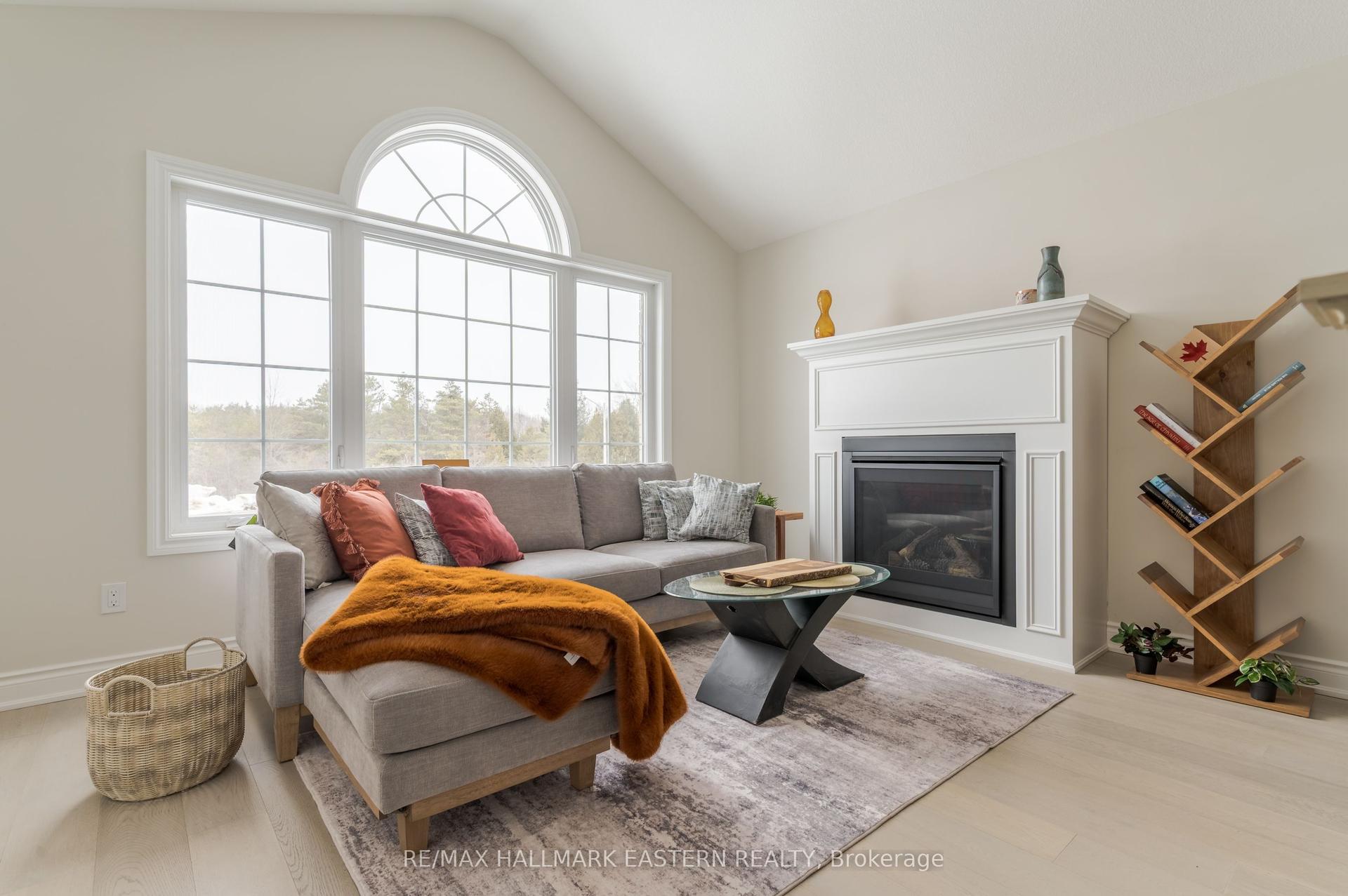 37 COLDBROOK Drive — photo 1