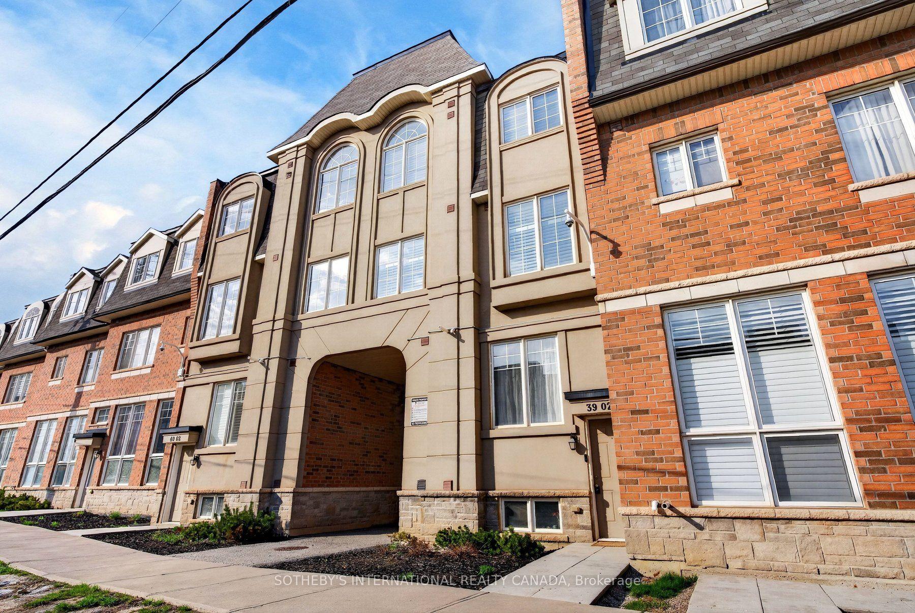 2420 Baronwood Drive 39-02 #39-02 — photo 1