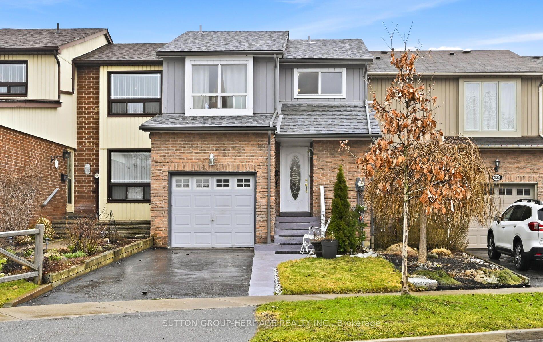 1778 Bronte Square — photo 1