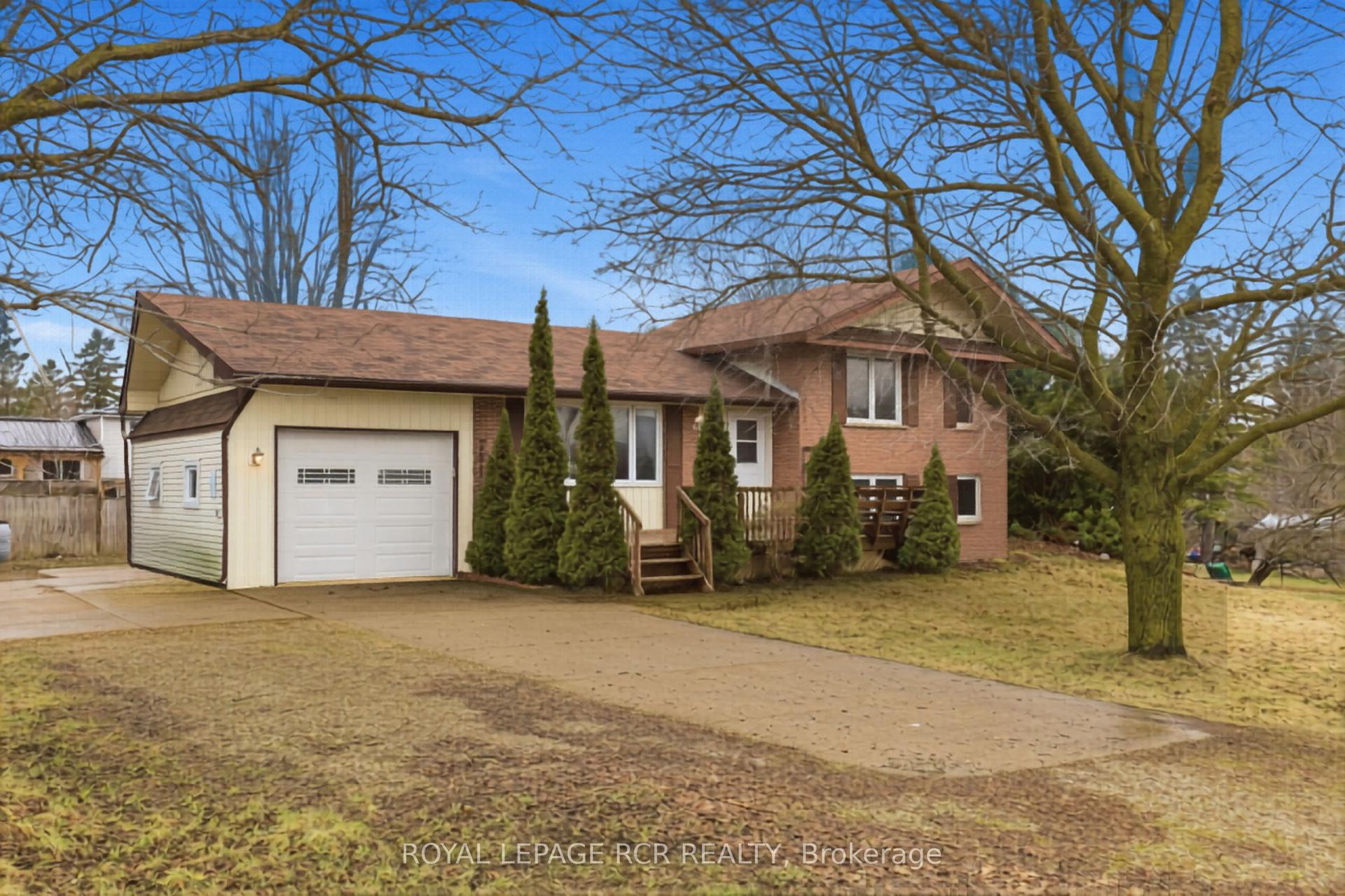 704 Owen Sound Street — photo 1