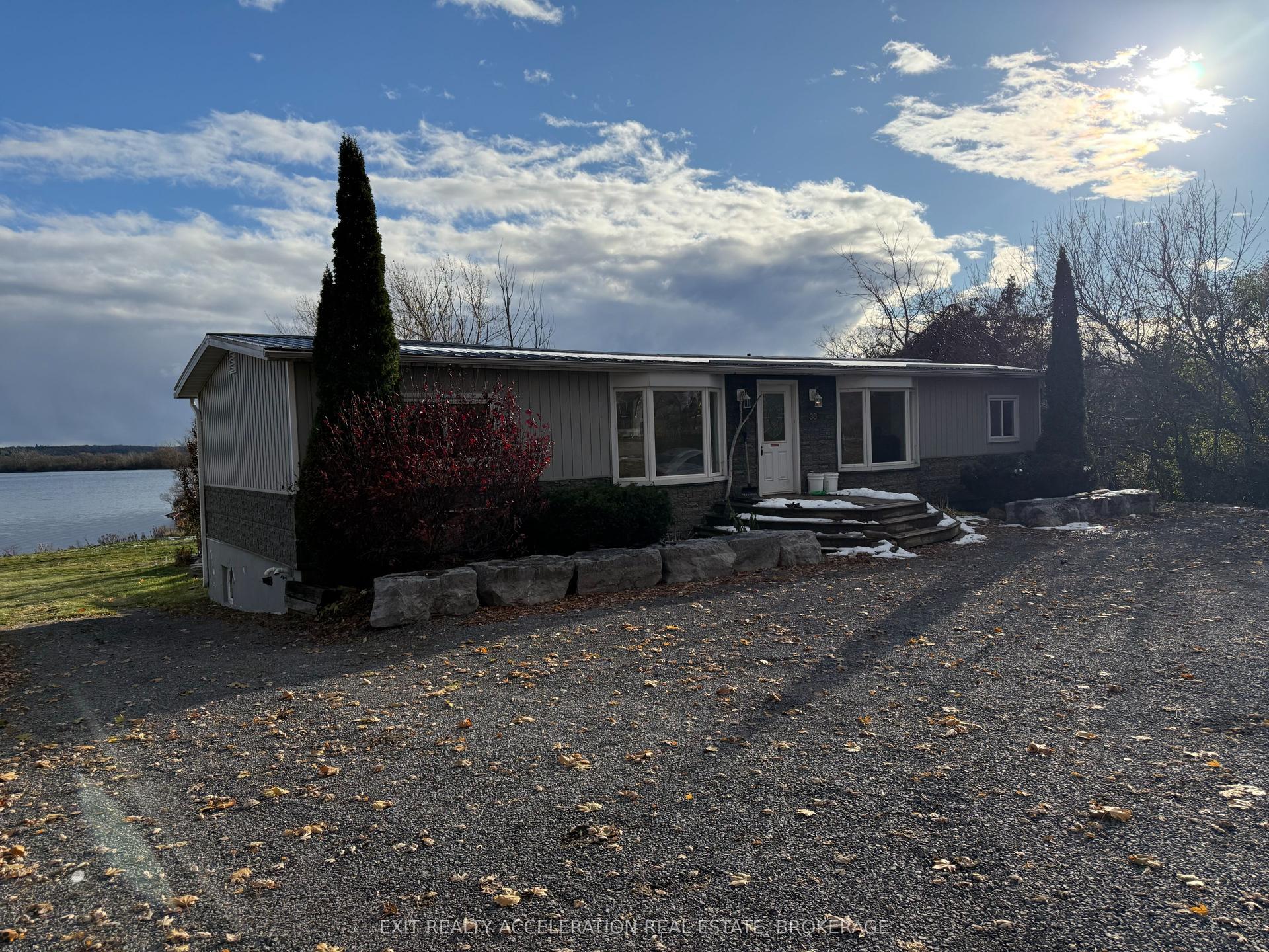 38 Main Street, Deseronto — Detached for sale, photo 1