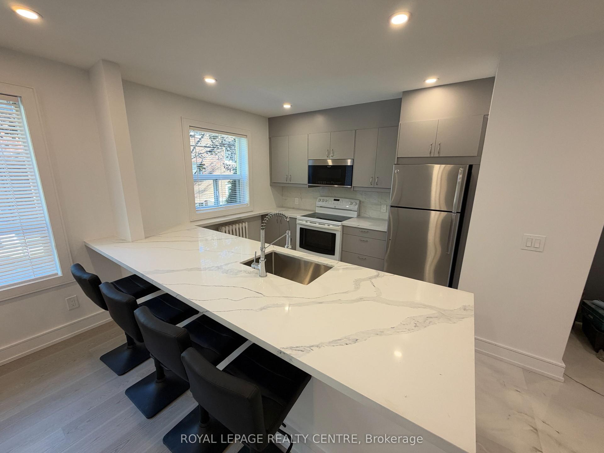 342 Lakeshore Road W 6 #6, Mississauga — Condo for lease, photo 1