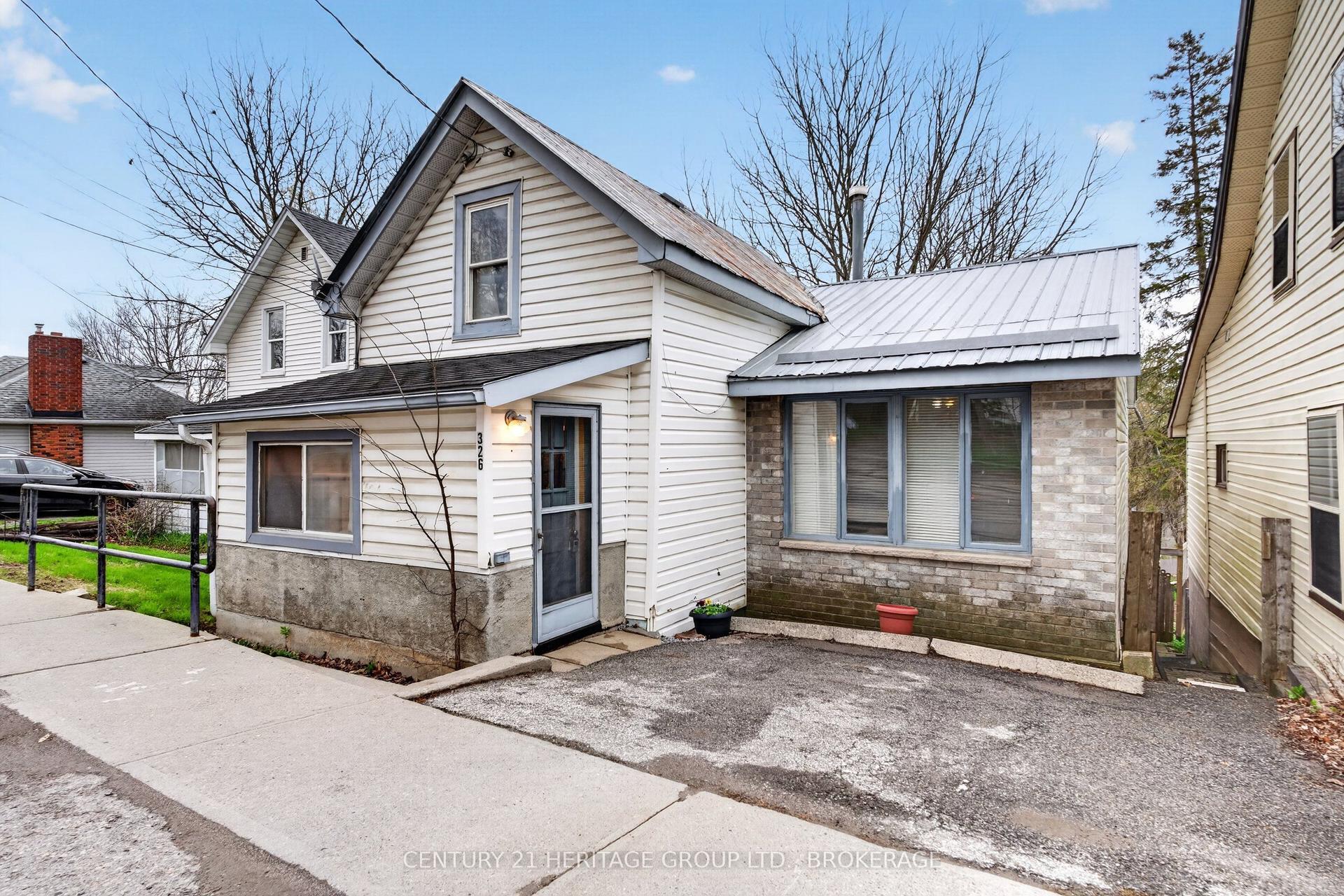 326 DUNDAS Street — photo 1