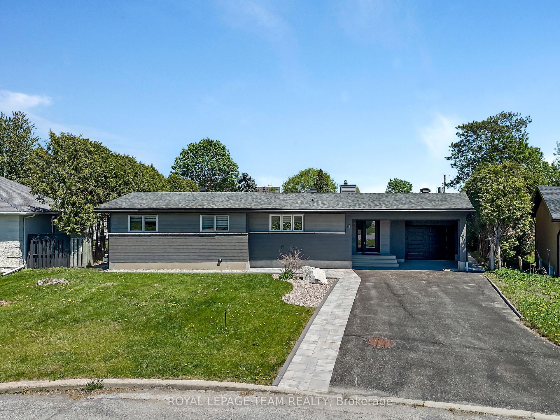 12 Largo Crescent — photo 1