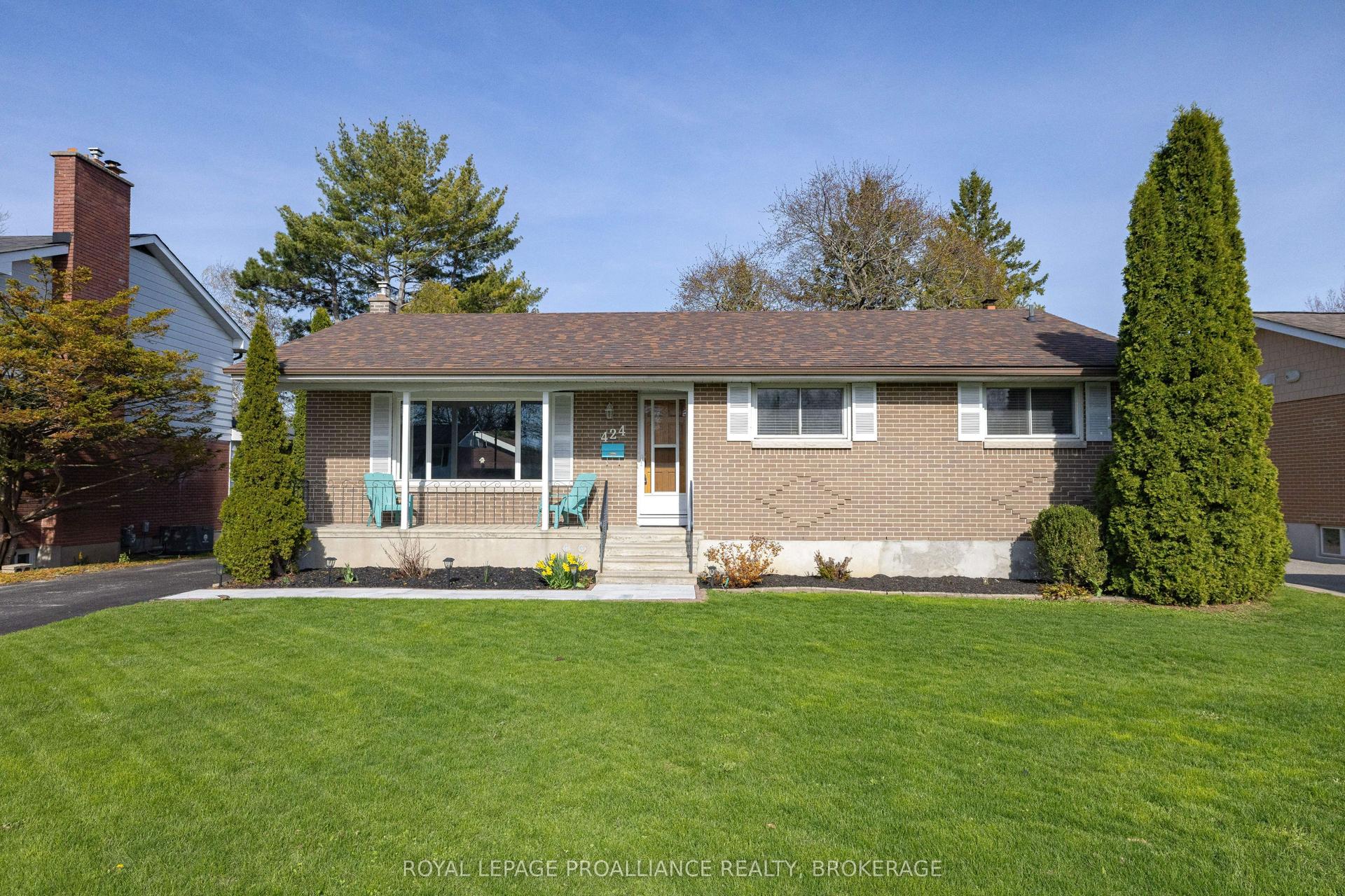 424 Parkview Drive — photo 1