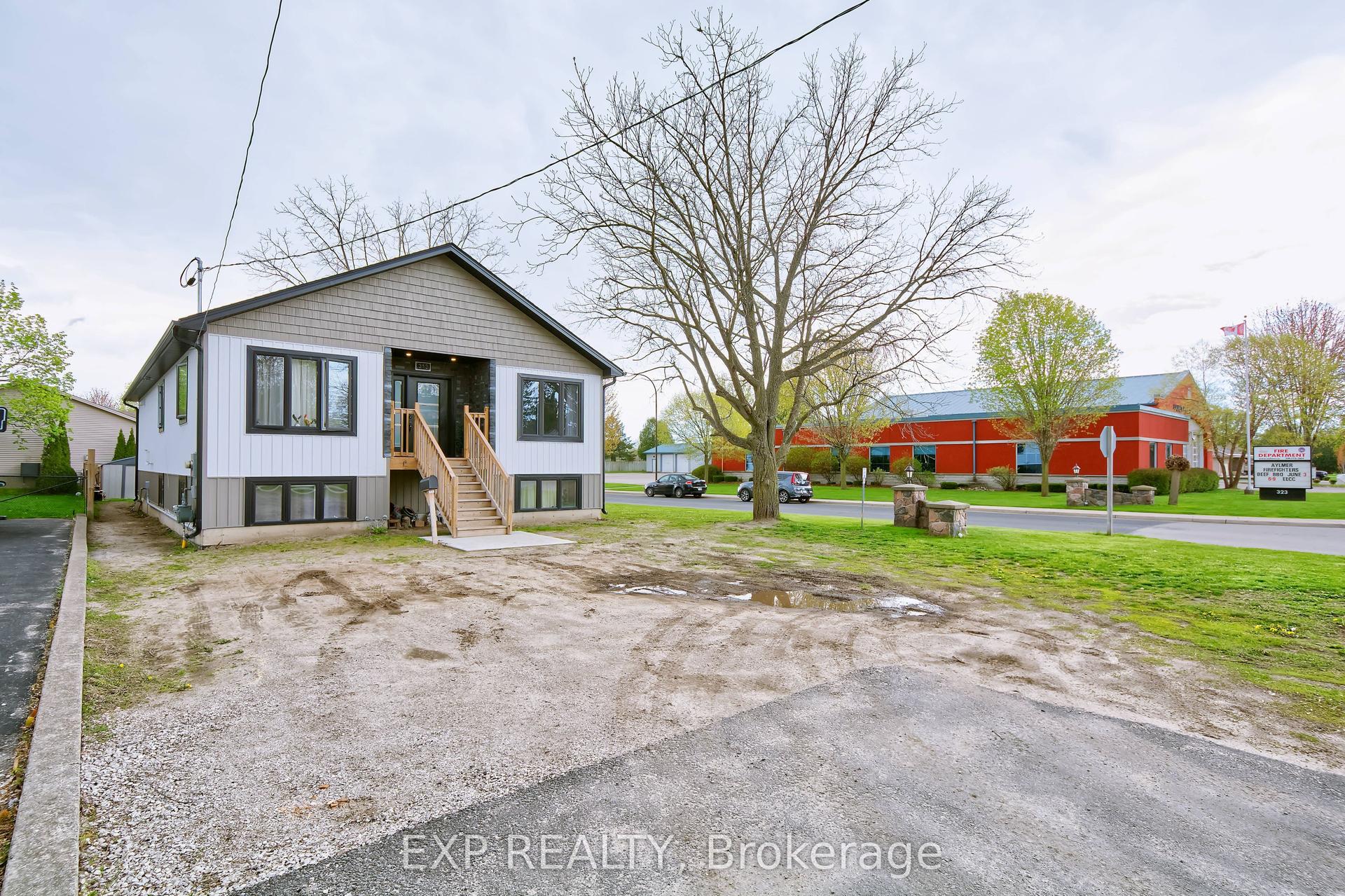 313 John Street S — photo 1