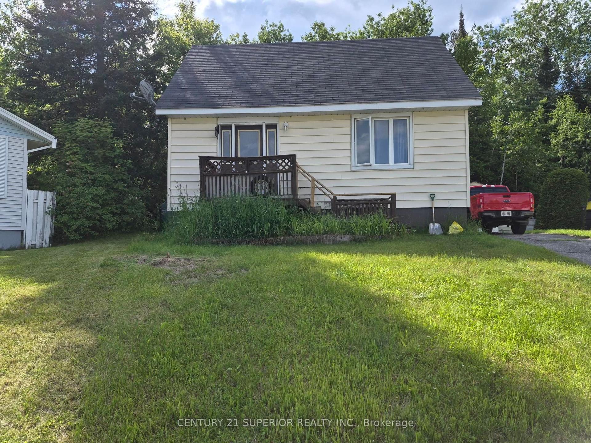 7 N Essa Place, Manitouwadge — Detached for sale, photo 1