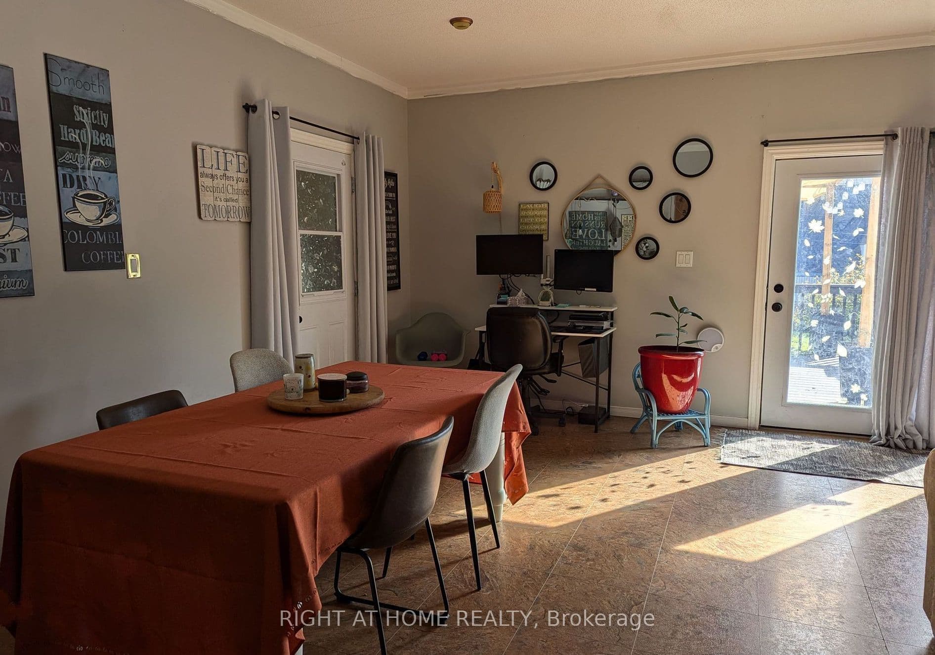 521 McCool Street — photo 1