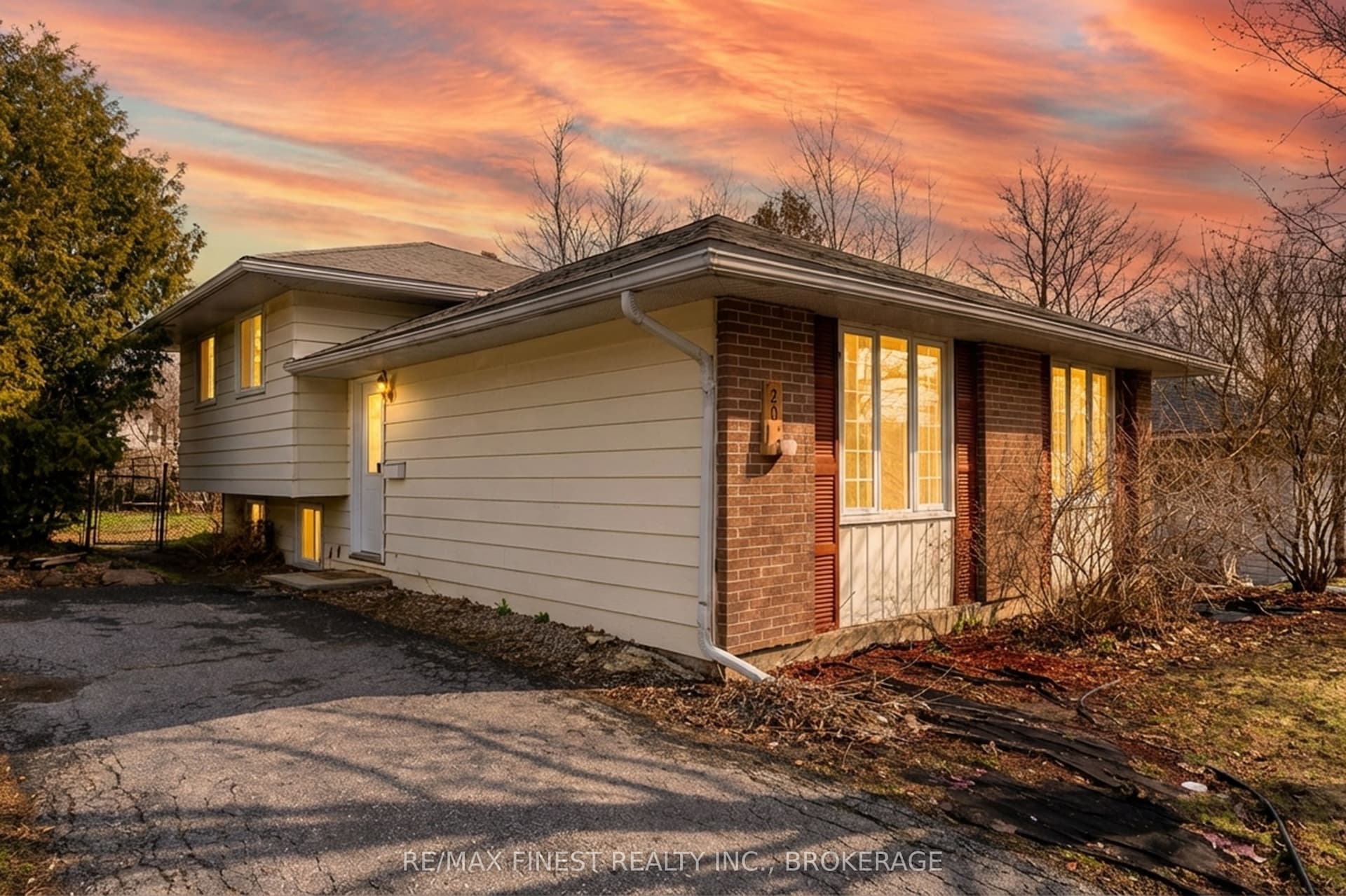 20 FOSTER Street — photo 1