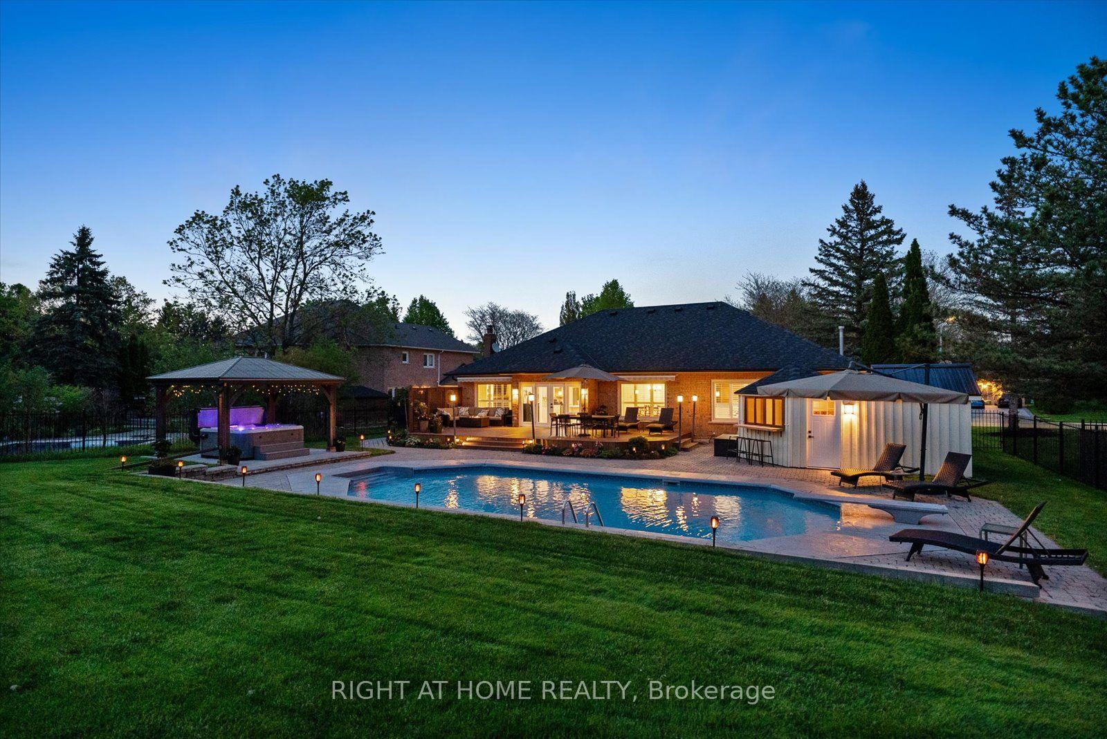 33 Wellington Heights Court — photo 1