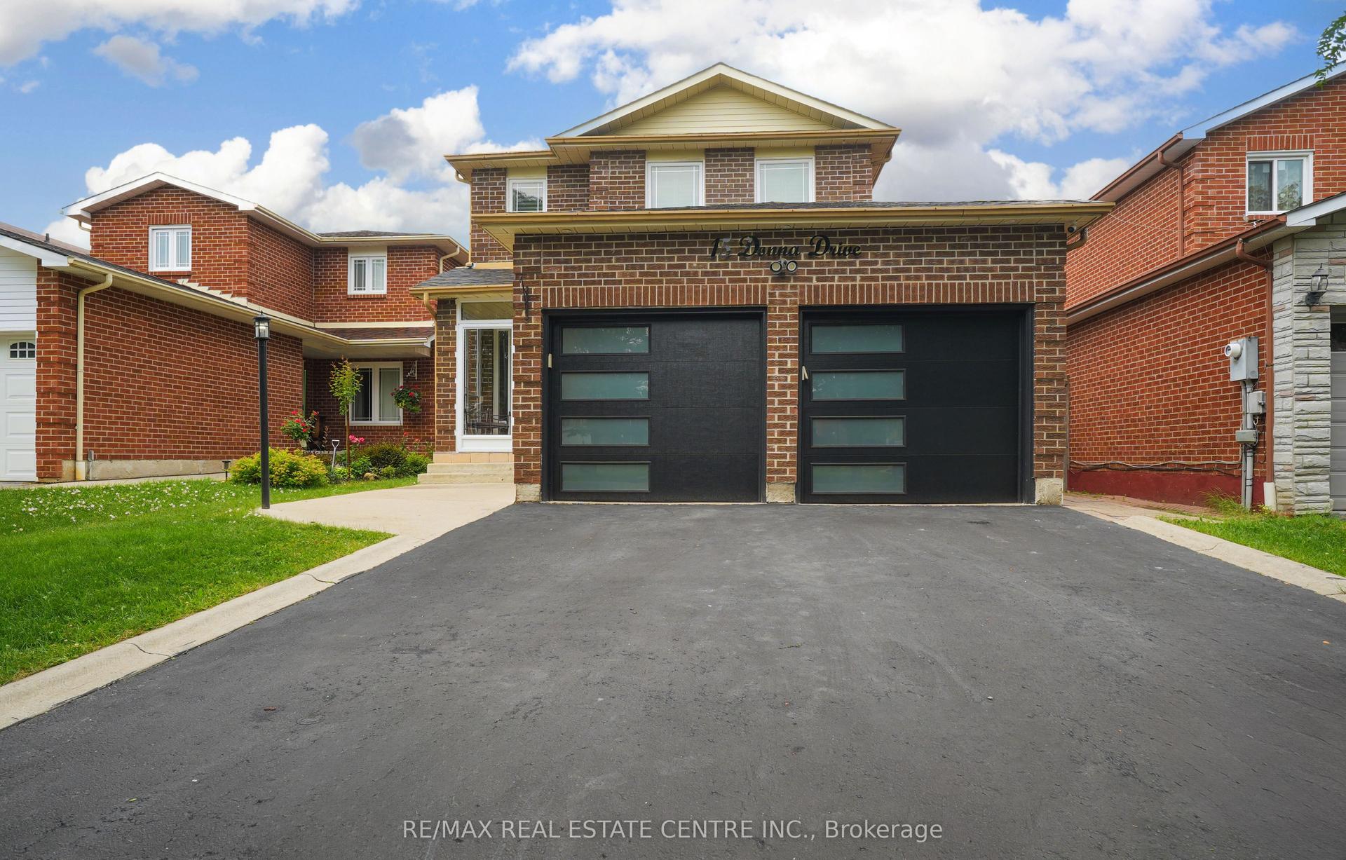 15 Donna Drive, Brampton — Detached for sale, photo 1