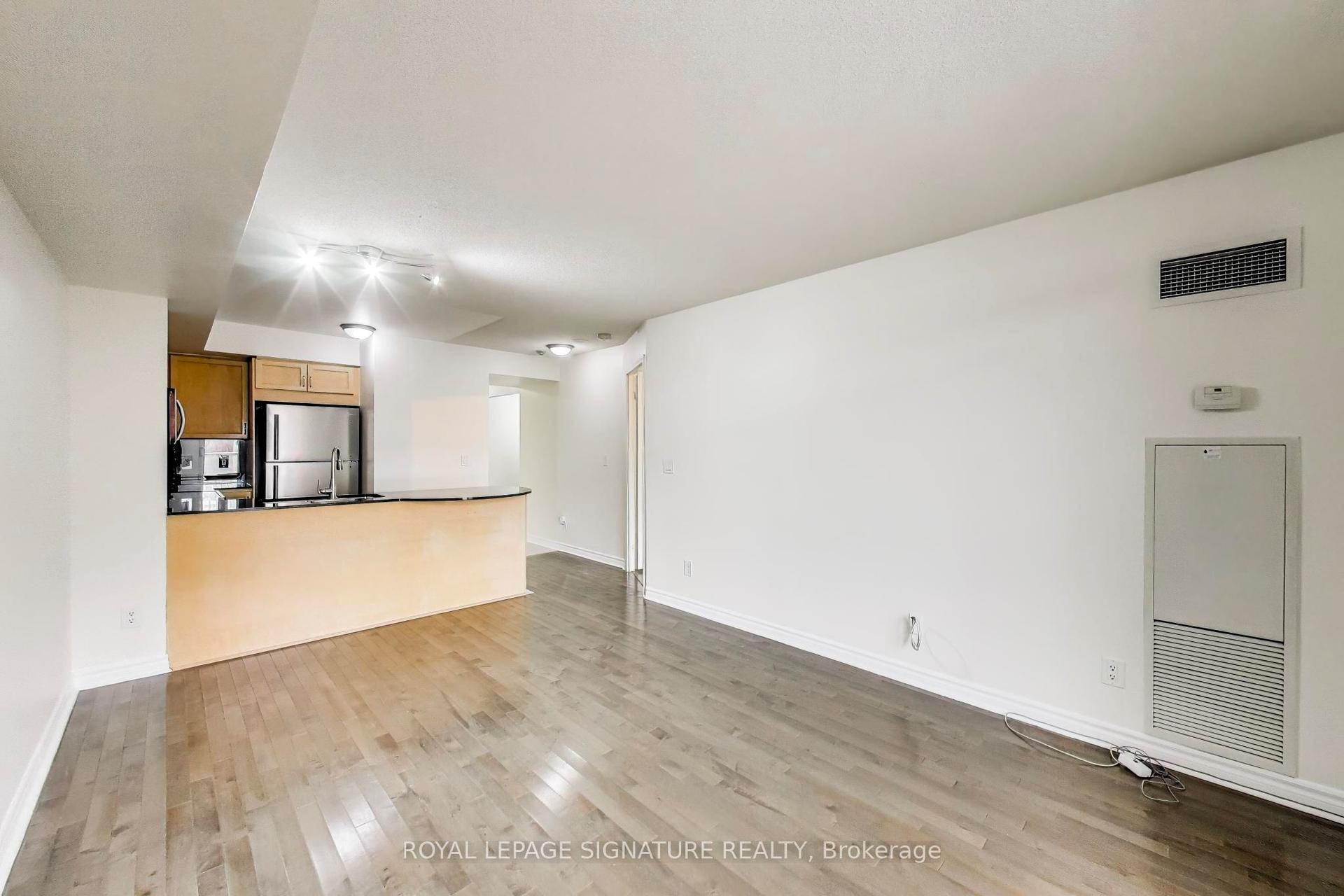 18 Kenaston Gardens 203 #203 — photo 1